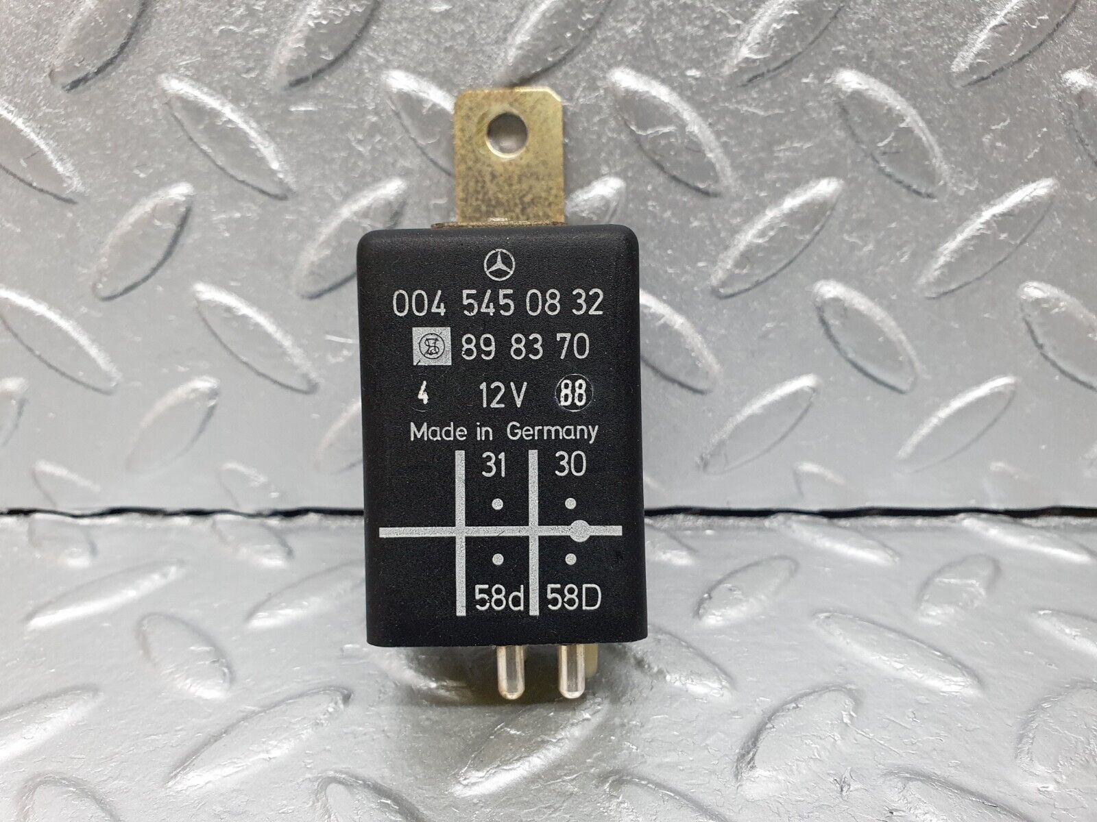 41637 Mercedes-Benz W124 200E Instrument Cluster Light Relay 0045450832