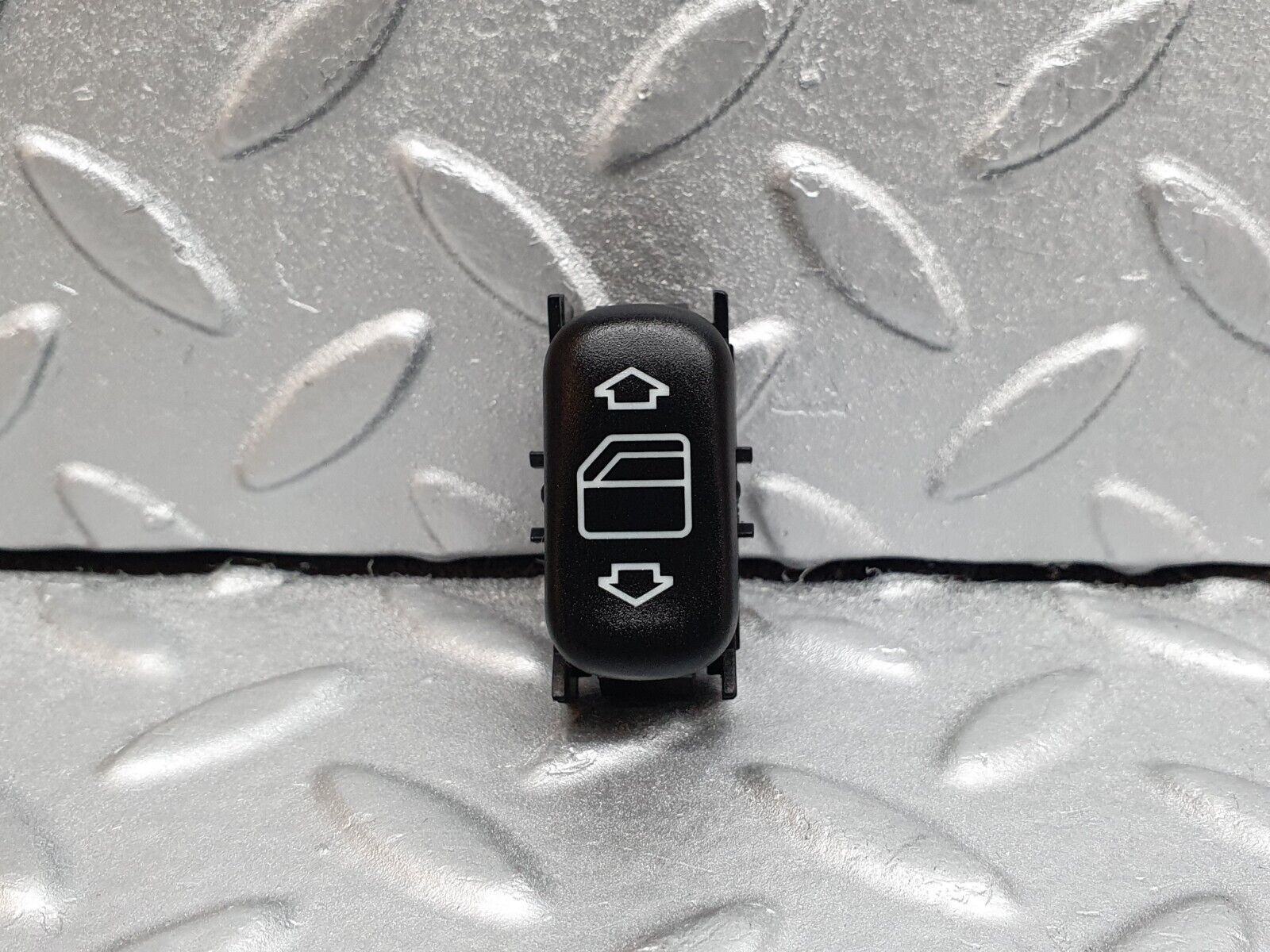 42047 Mercedes-Benz W202 C200 Electric Window Switch 2108208210