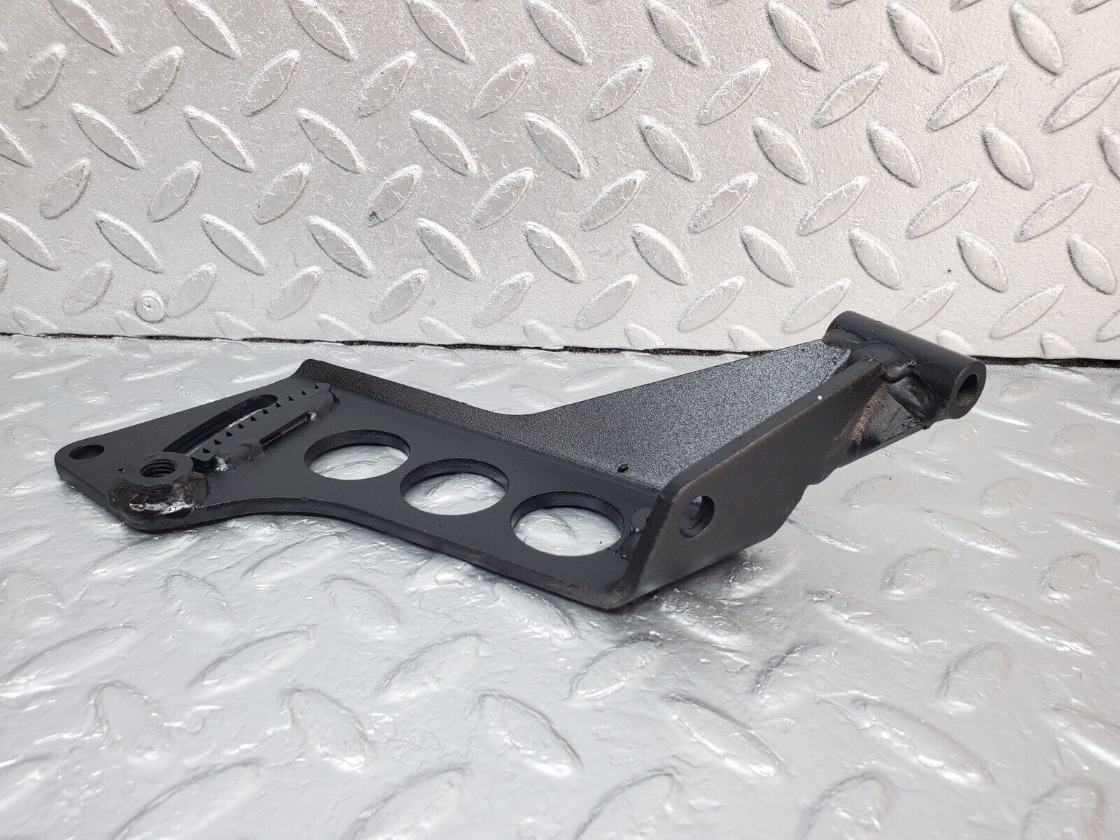 45410 Mercedes-Benz 280E M110.983 Power Steering Pump Bracket