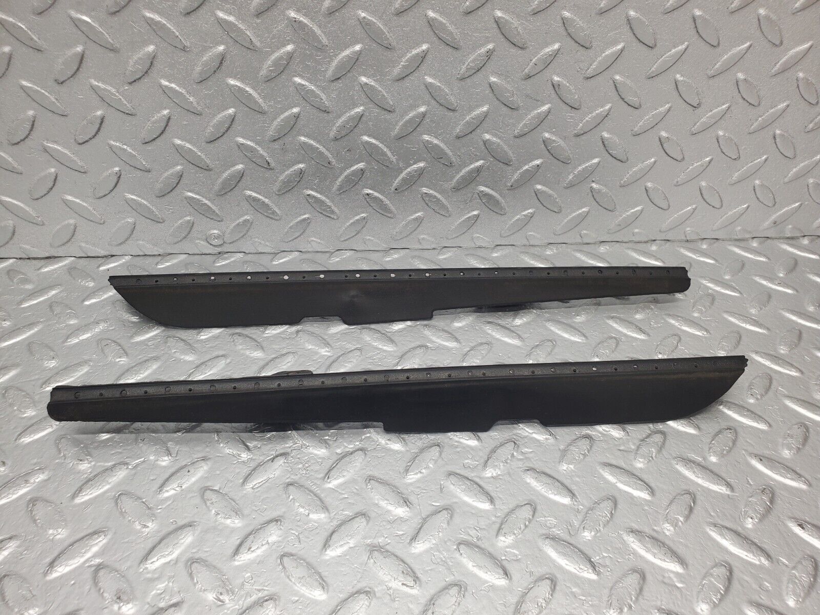 46148 Mercedes-Benz W124 Sunroof Rubber Cover 1407800292 1407800192