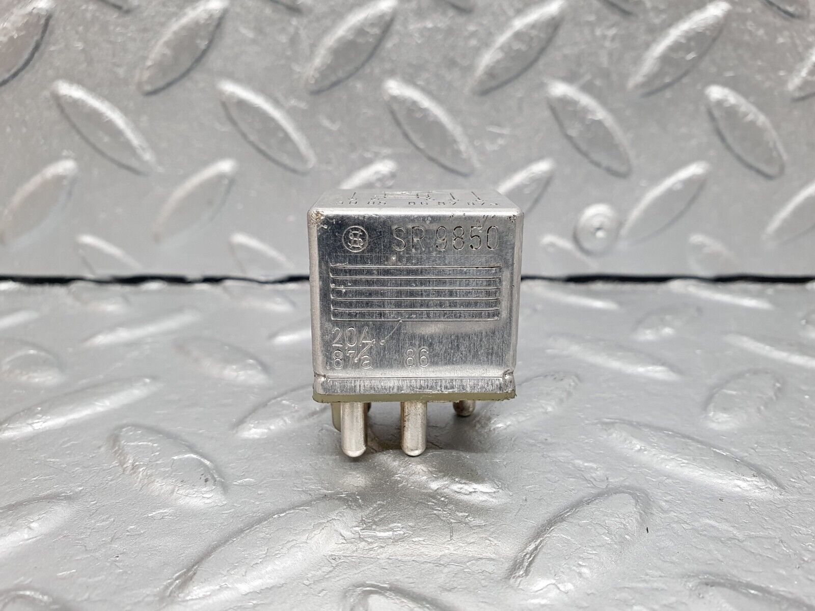 41642 Mercedes-Benz W124 200E Multi Purpose Relay 0015420219