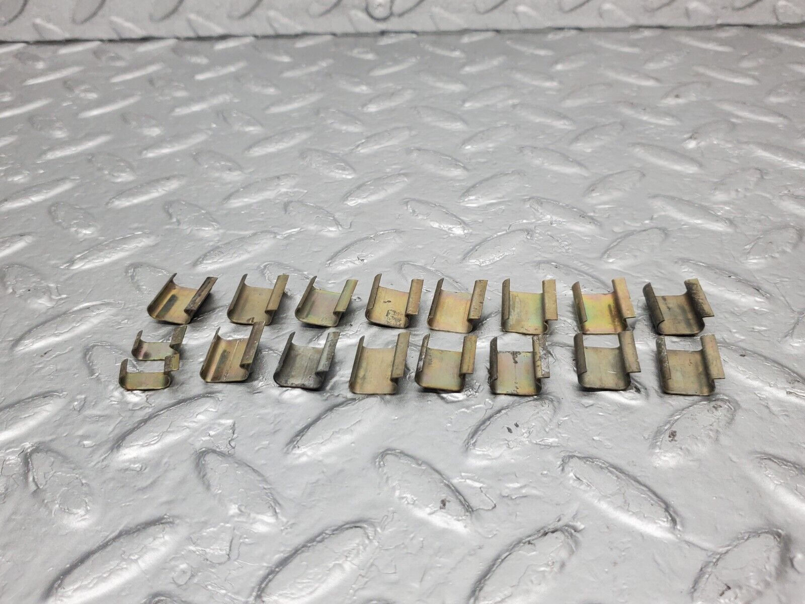 46080 Mercedes-Benz S123 200T Wagon Heater Box Blower Housing Clips