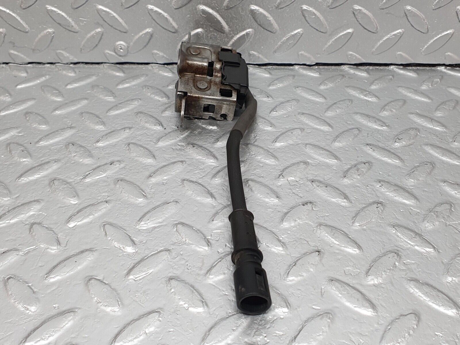 42018 Mercedes-Benz W202 C200 Bonnet Lock Latch 2028206210 2105402781