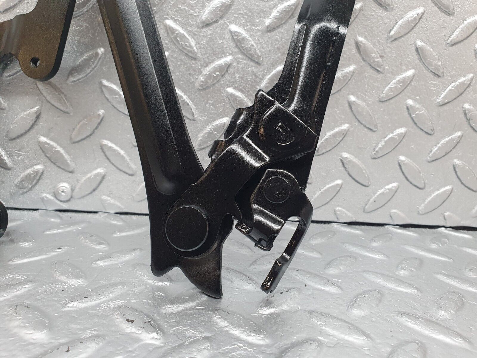 43945 Mercedes-Benz C123 230CE Coupe Bonnet Hinge Right Side