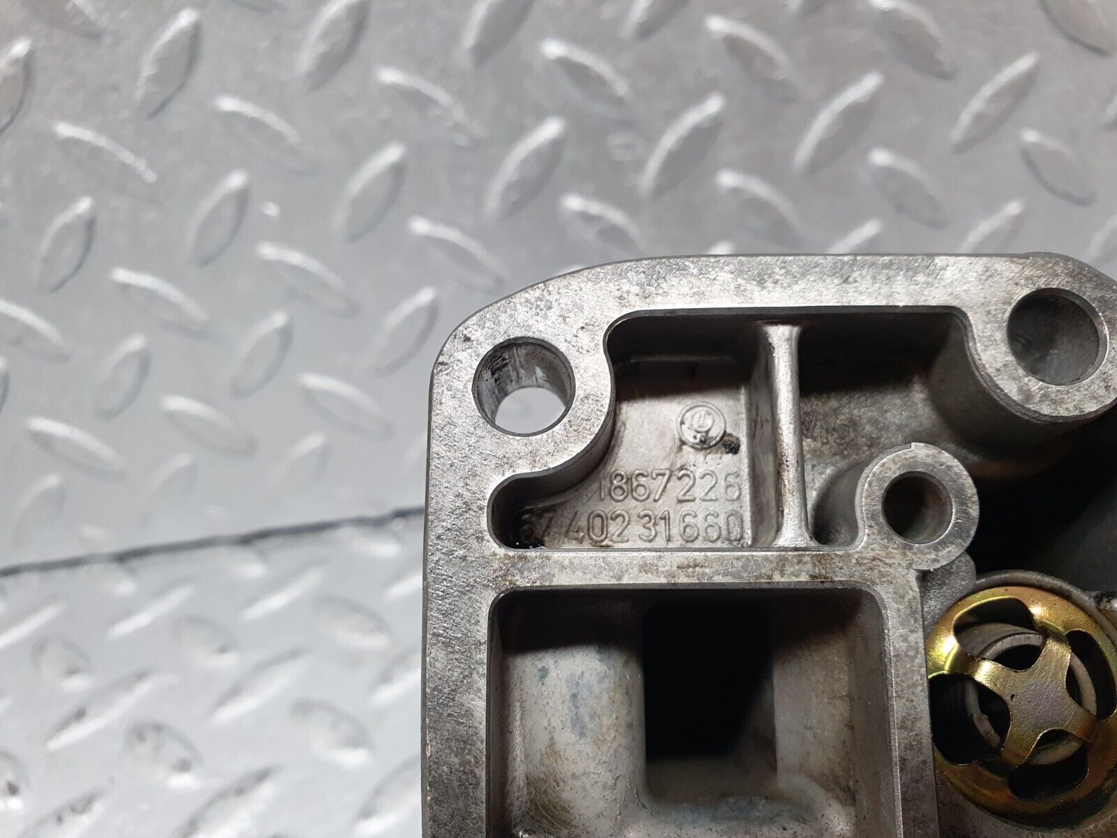 41629 Mercedes-Benz W124 200E Oil Filter Housing 1021800038