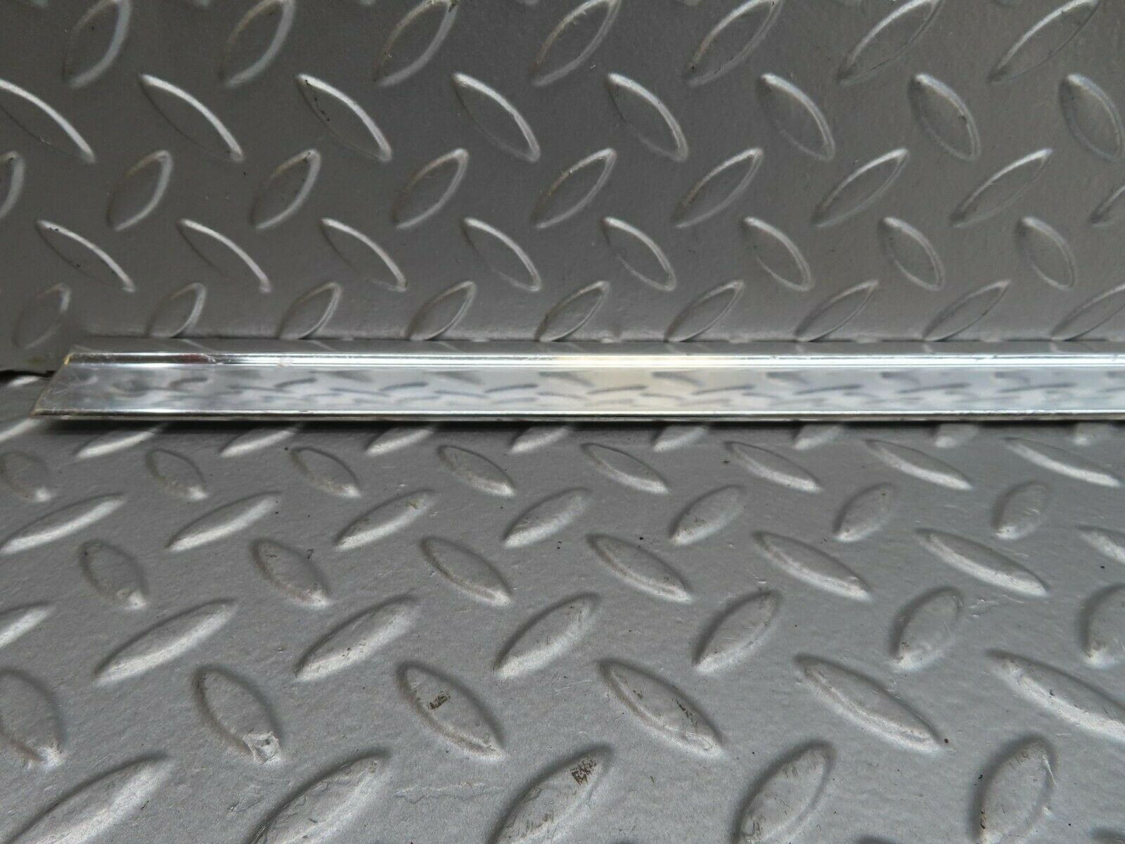 15716 Mercedes-Benz R107 450SL Right Door Chrome Trim