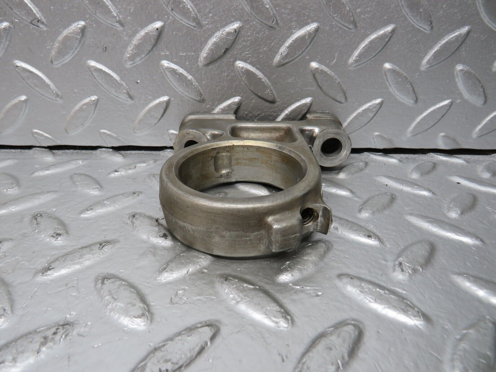 33091 Mercedes-Benz C107 R107 350 V8 Camshaft Tower Bearing 1160512112