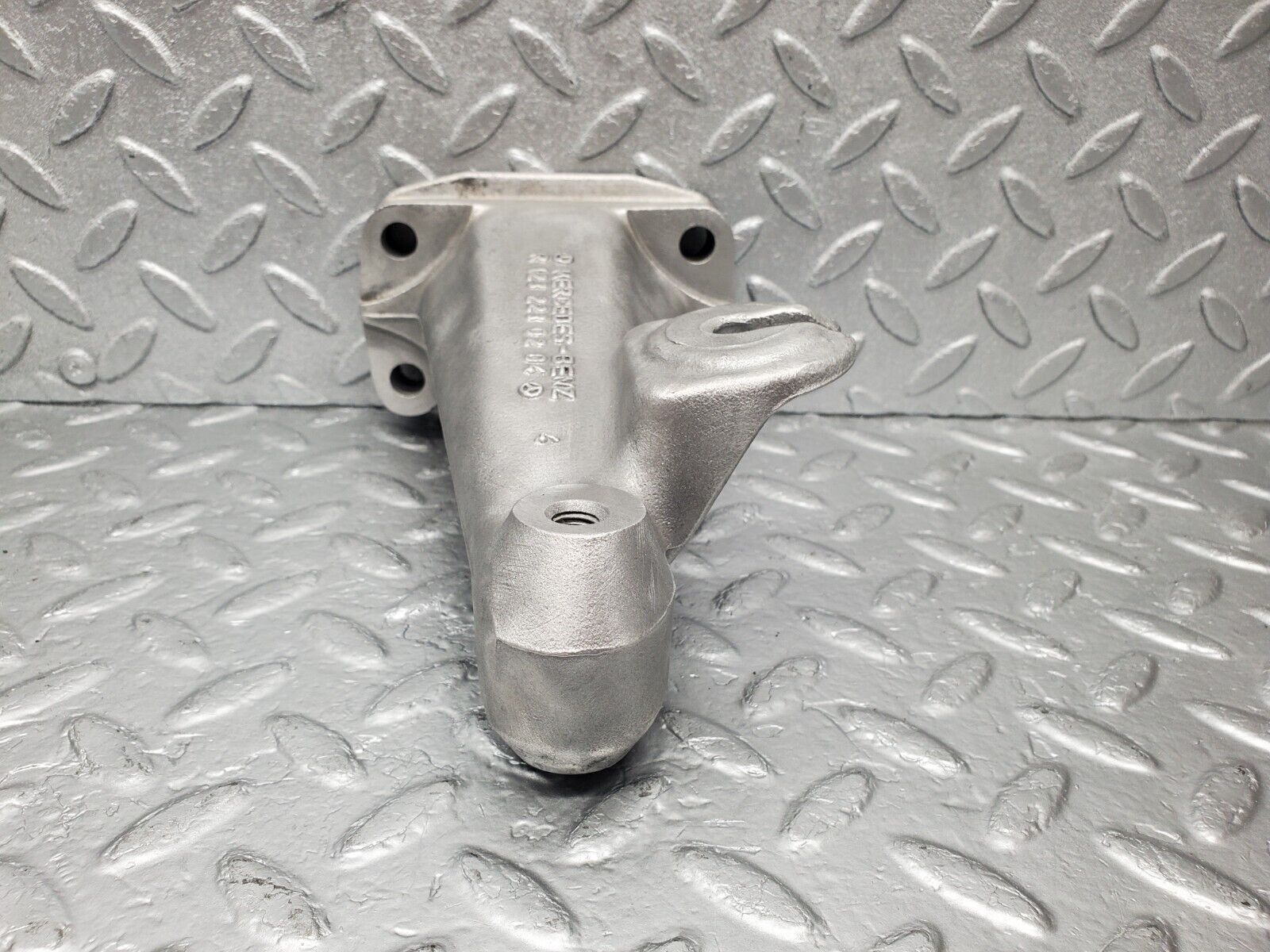 46649 Mercedes-Benz C123 280CE Coupe Engine Mount Bracket Left Side 1232230204