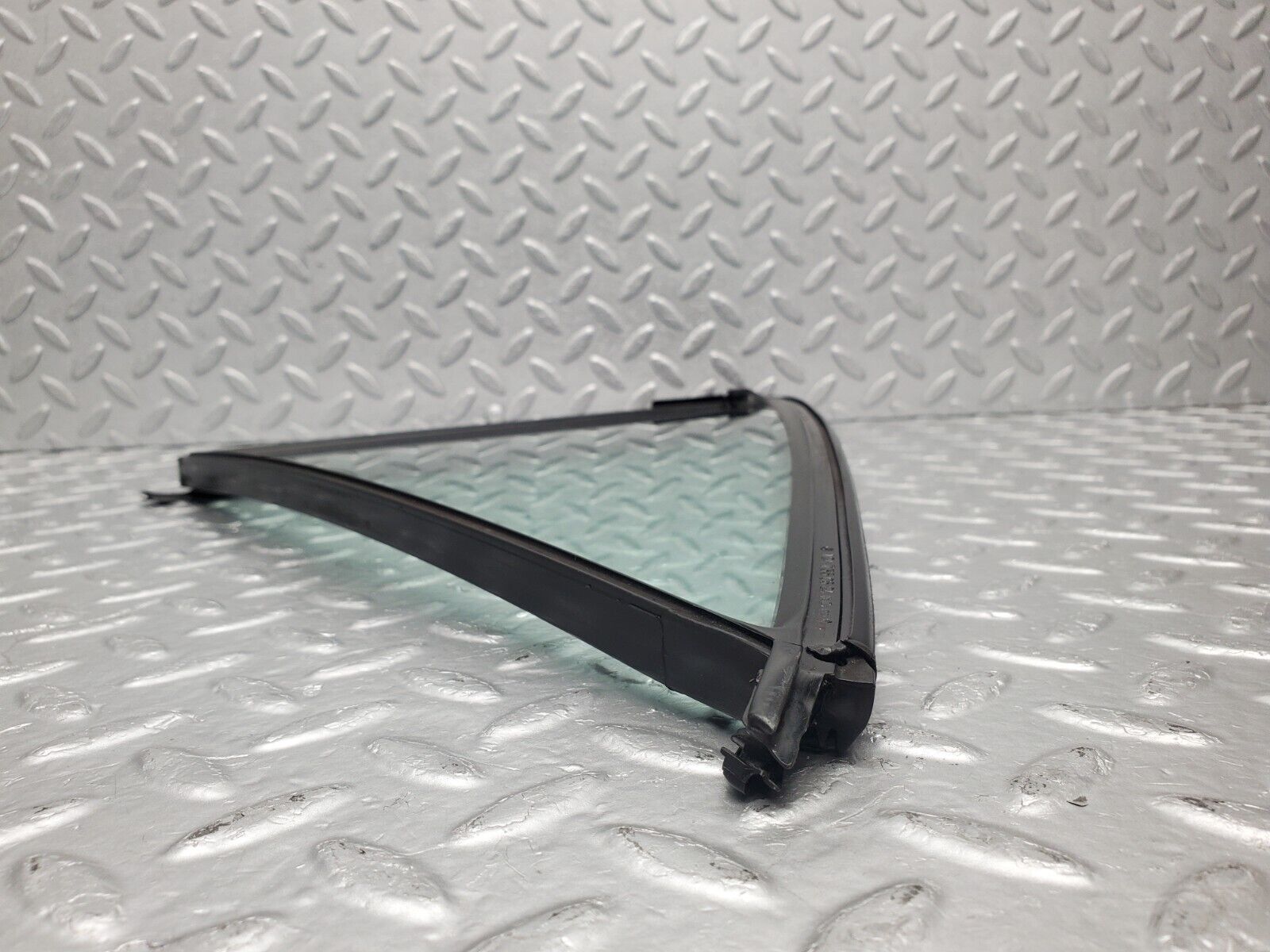 46249 Mercedes-Benz W124 280E Rear Right Quarter Window Glass 1247350624