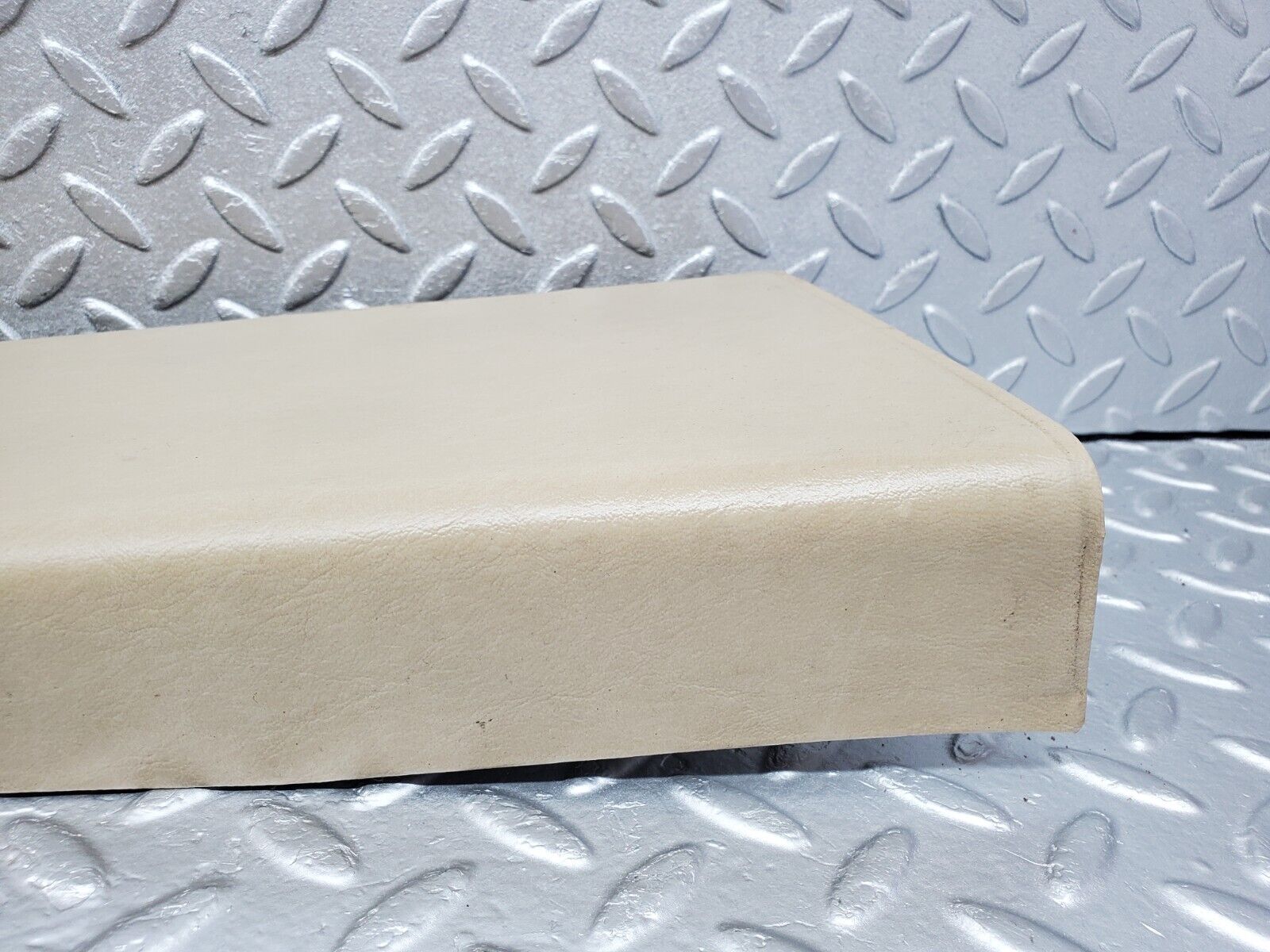 45765 Mercedes-Benz W126 420SE B Pillar Cover Right Side Beige 1246920222