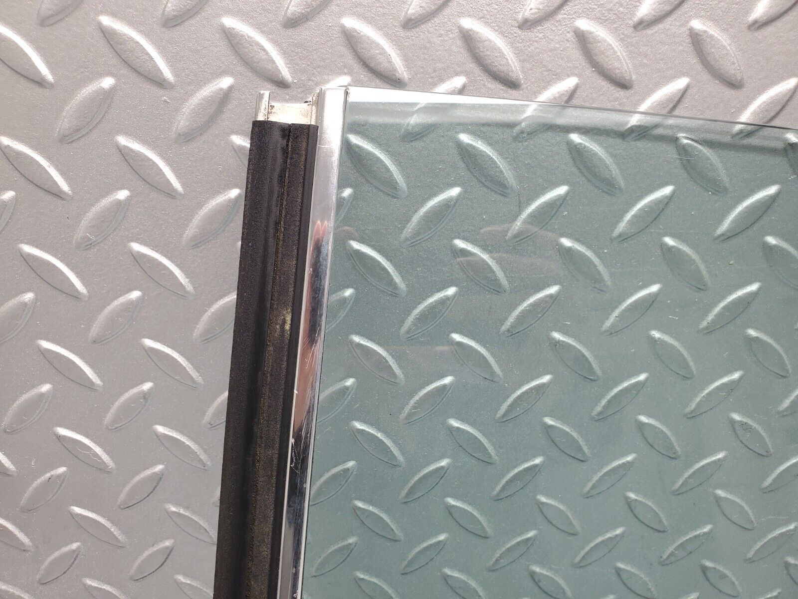 46432 Mercedes-Benz C123 280CE Coupe Rear Left Window Glass