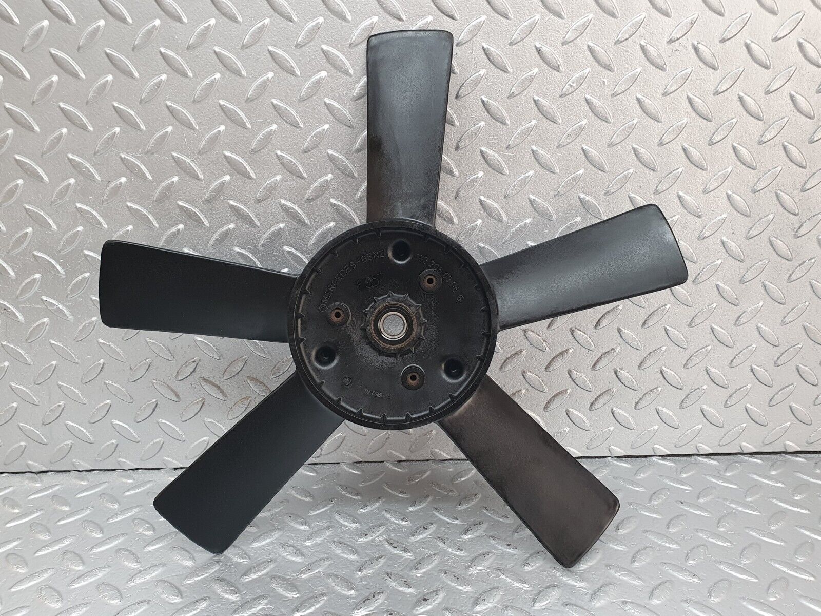 44038 Mercedes-Benz C123 230CE Coupe Engine Cooling Fan 1022050306