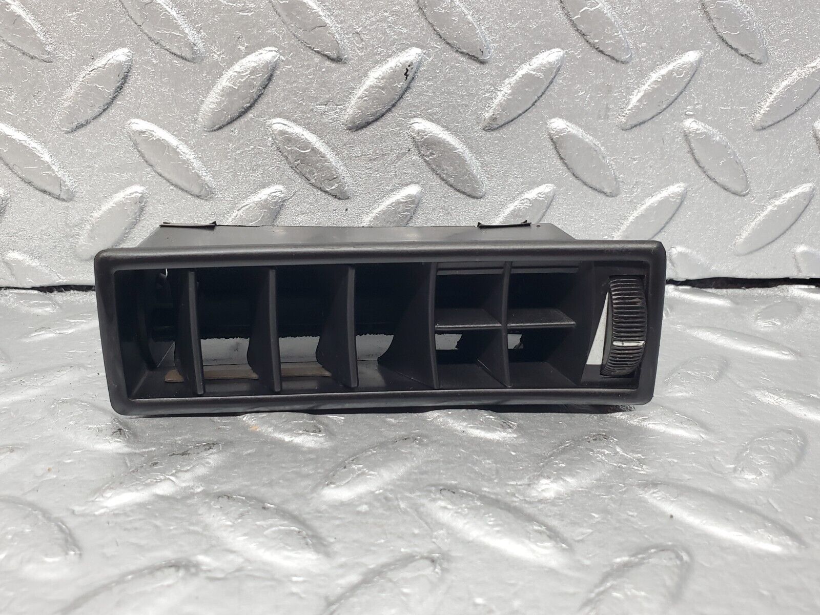 45963 Mercedes-Benz W126 420SE Dashboard Air Vent Left Side 1268310742