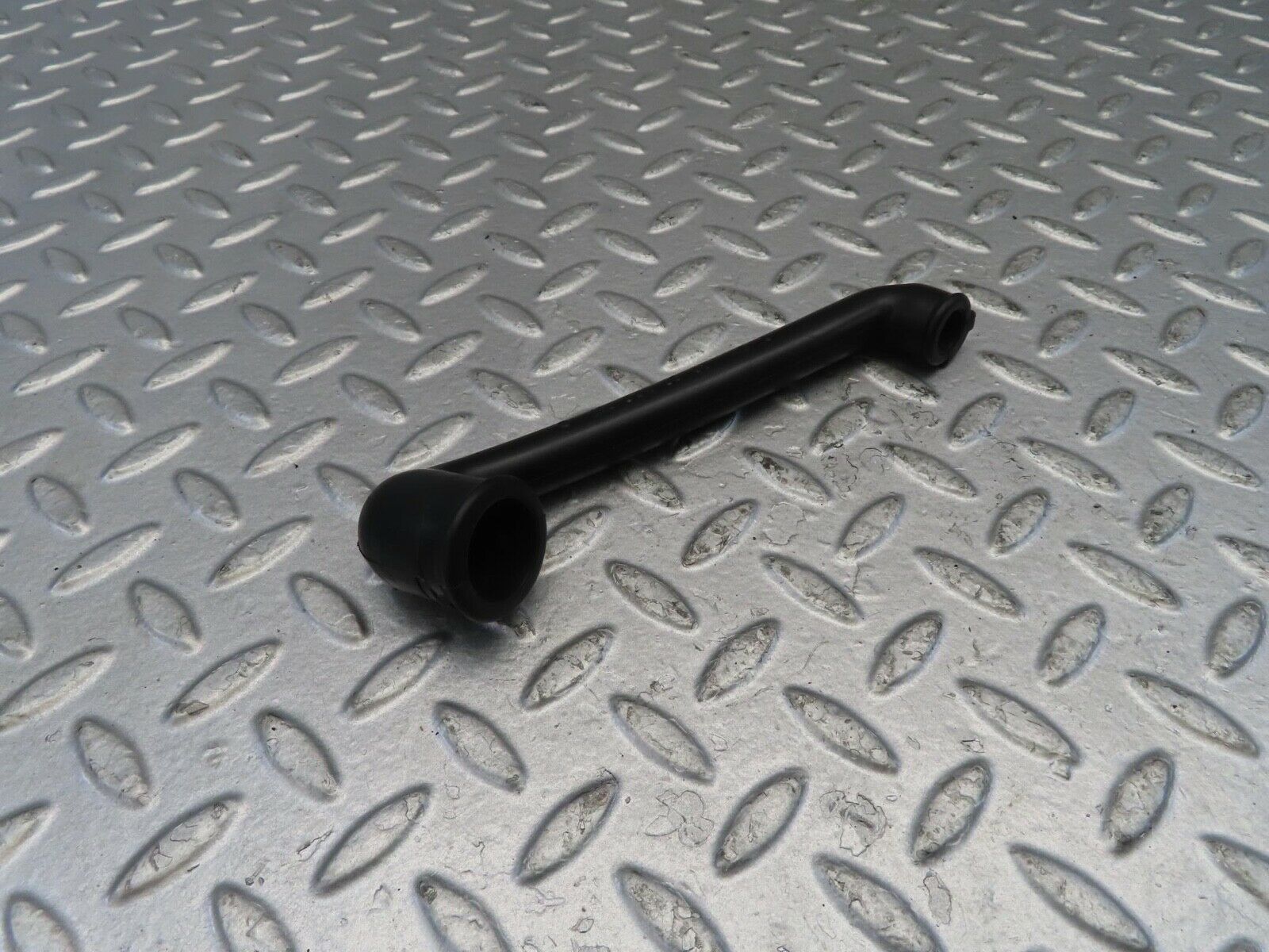 11019 Mercedes-Benz R107 W116 Air Hose For Valve Cover 1160940591