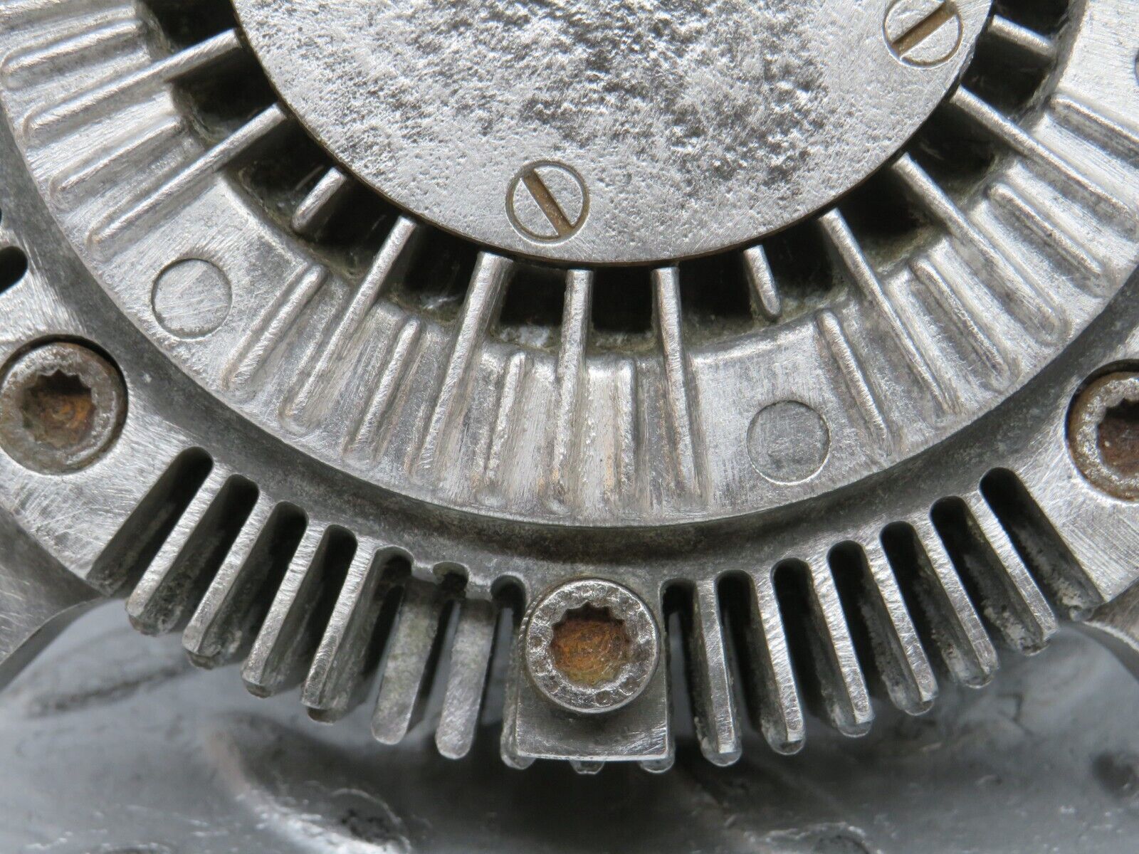 32769 Mercedes-Benz C107 R107 350 V8 Engine Cooling Fan Clutch