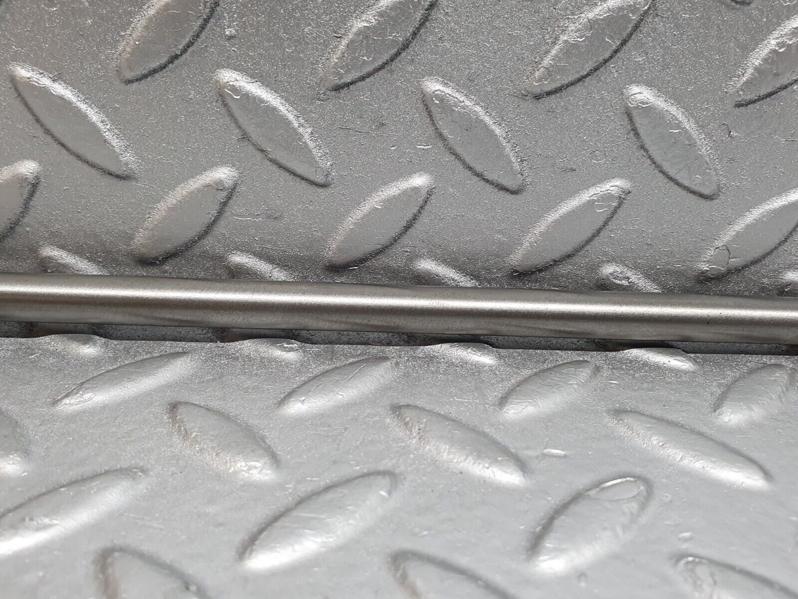 43072 Mercedes-Benz W123 Camshaft Oil Tube