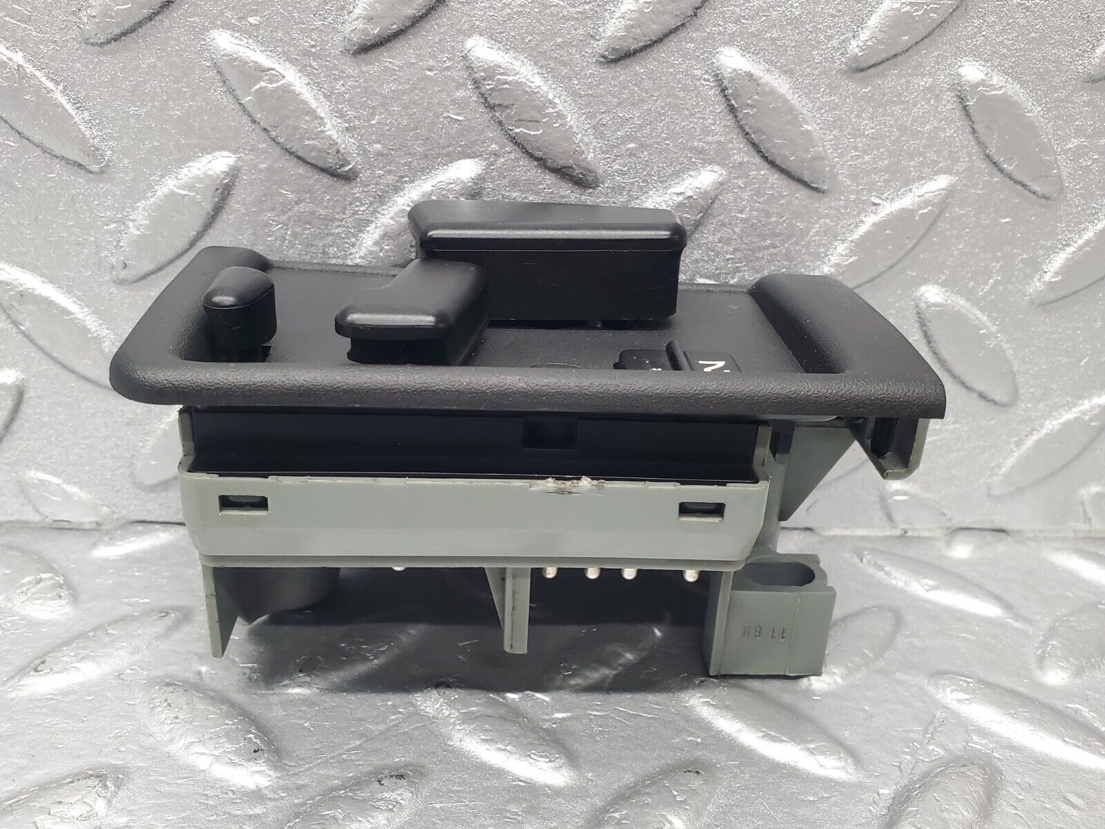 46053 Mercedes-Benz W126 420SE Front Right Seat Adjust Switch 0038202810