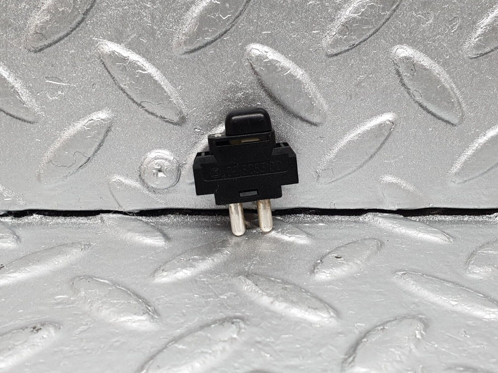 41650 Mercedes-Benz W124 200E Child Lock Control Switch 1248204910