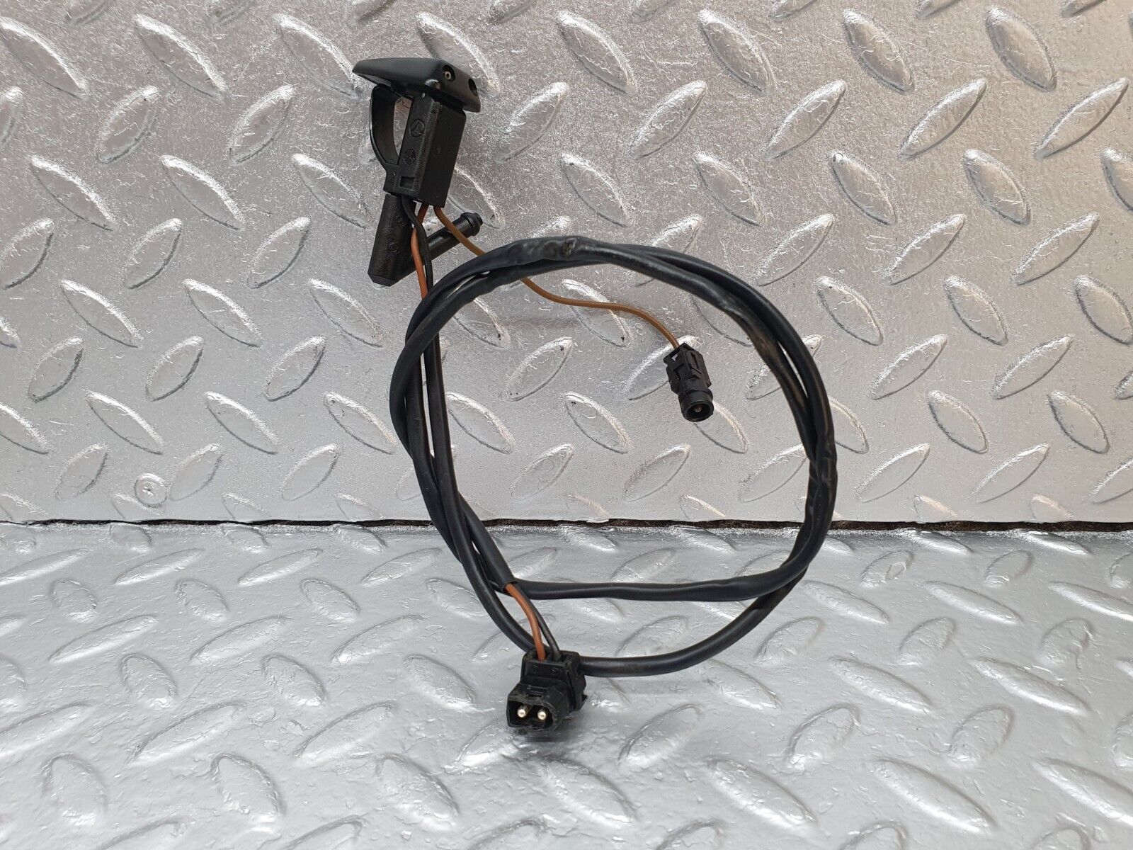 42529 Mercedes-Benz R129 320SL Coupe Windscreen Washer Nozzle