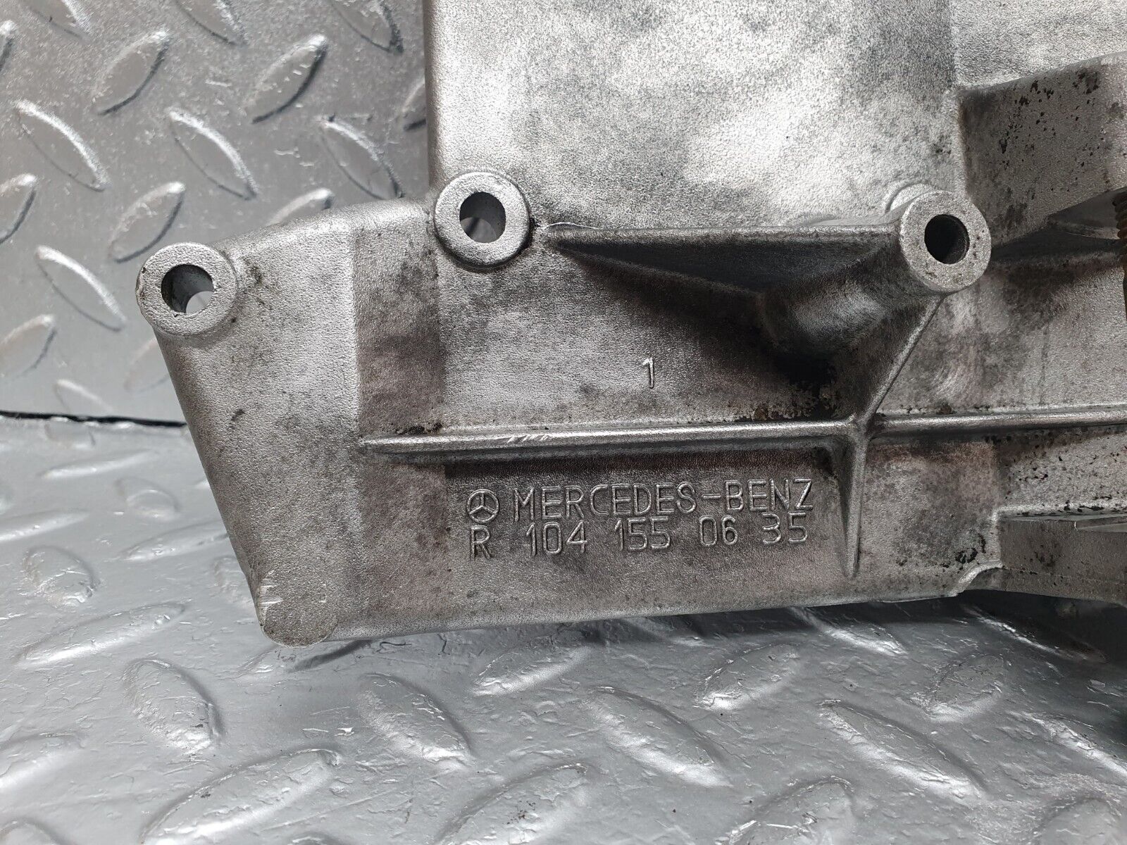 42565 Mercedes-Benz R129 320SL Coupe Alternator Generator Mount Bracket 1041550635