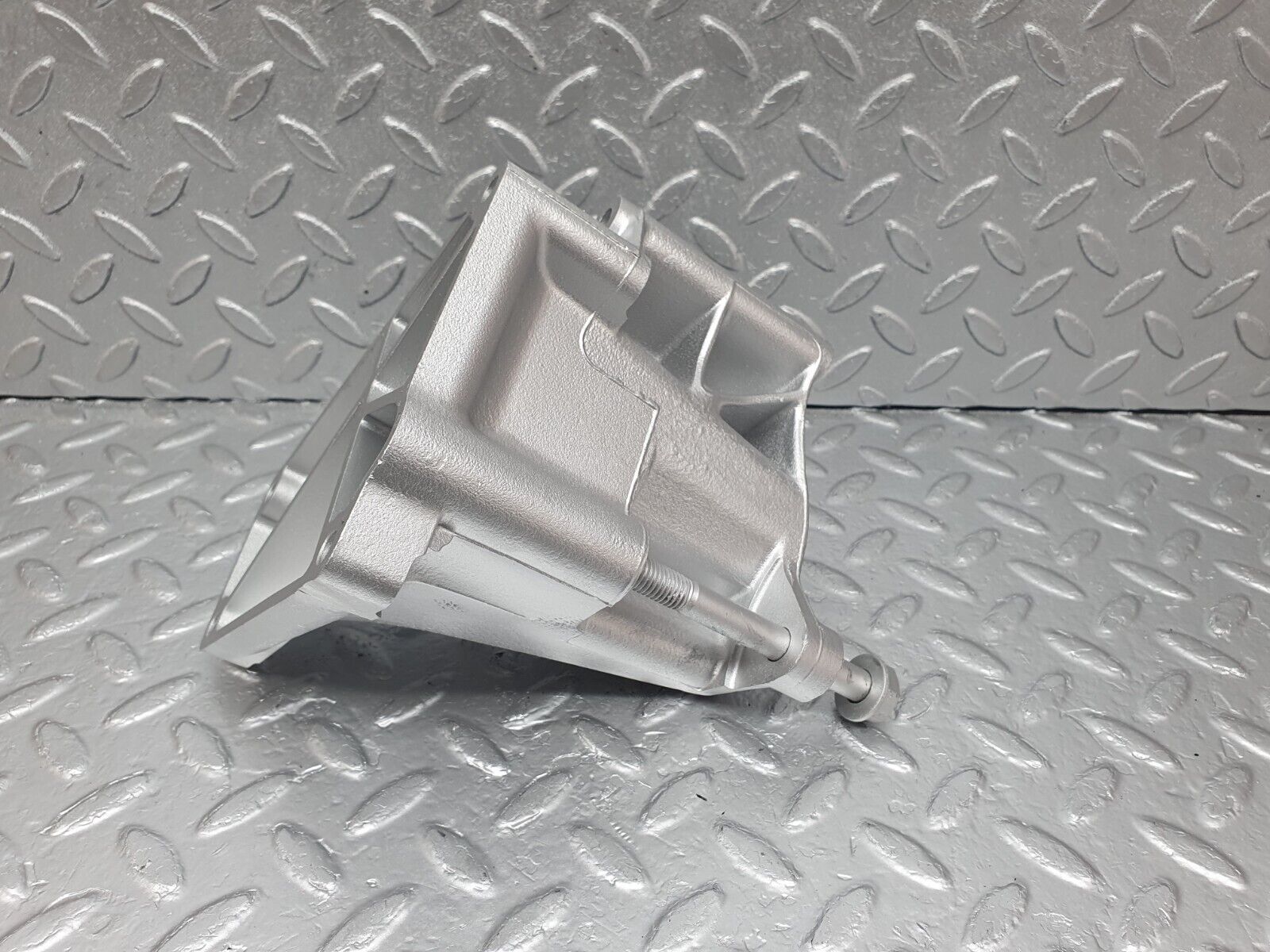 43602 Mercedes-Benz C126 380SEC Coupe Alternator Generator Bracket 1171550735