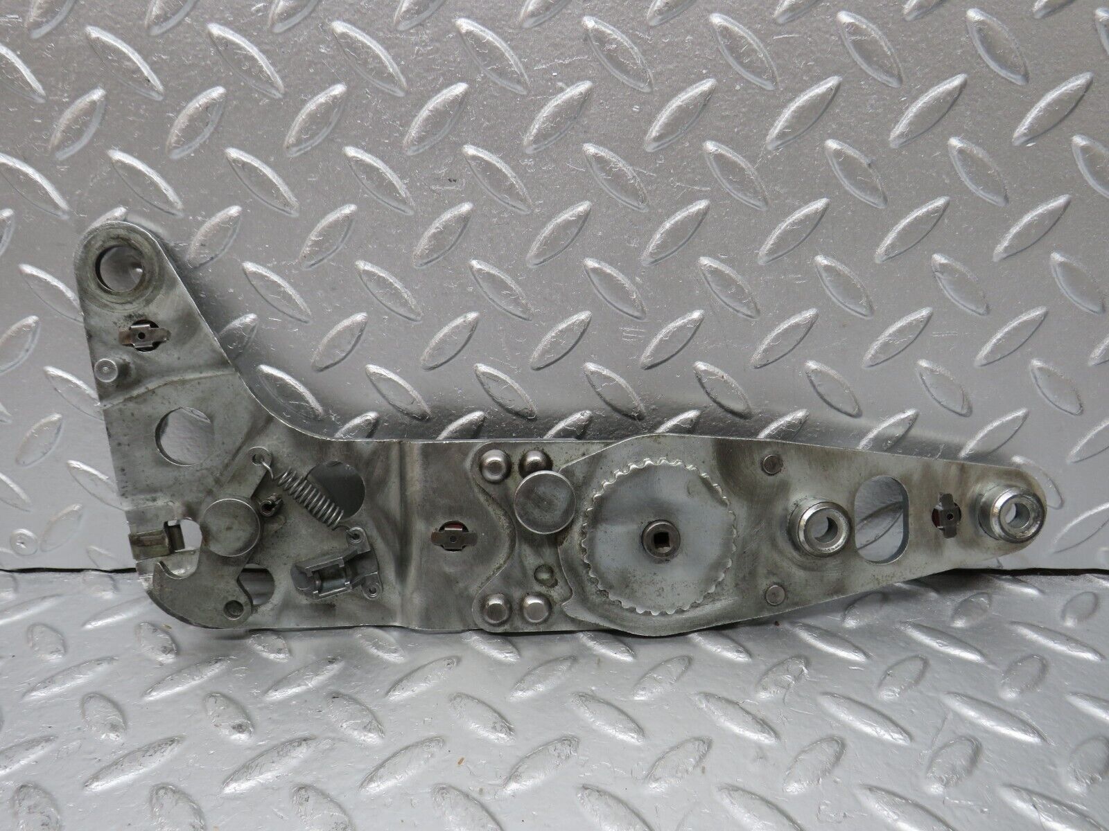 33210 Mercedes-Benz R107 Front Left Seat Hinge Pair 0009107685 0009107986