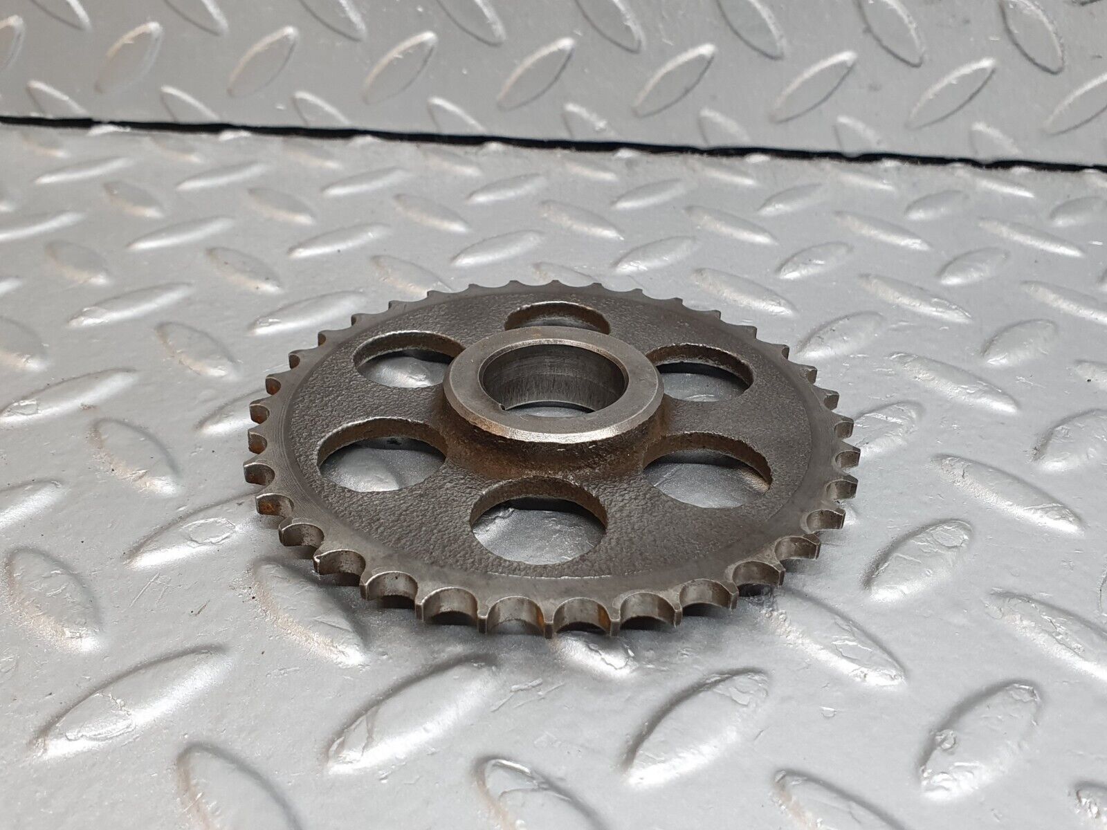 43068 Mercedes-Benz W123 Camshaft Timing Gear 1020520201
