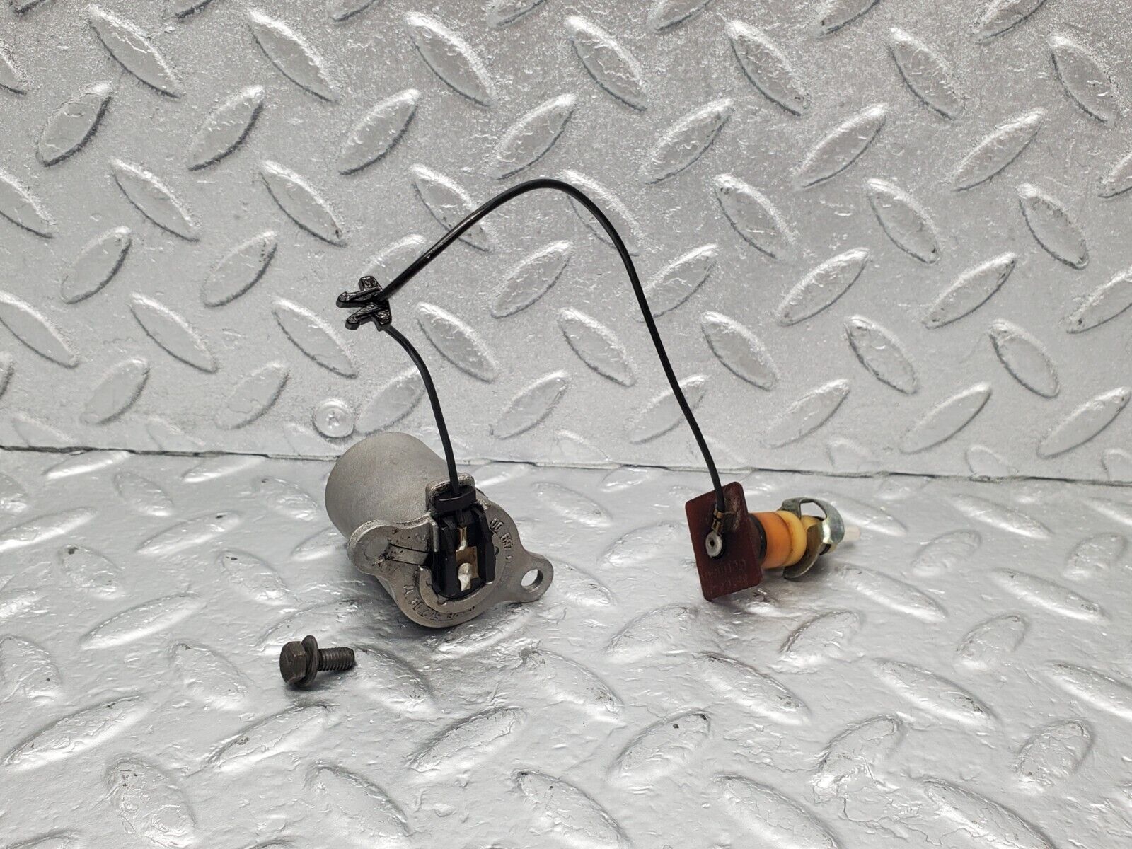 46276 Mercedes-Benz W126 420SE Oil Level Sensor Hella 1265420817