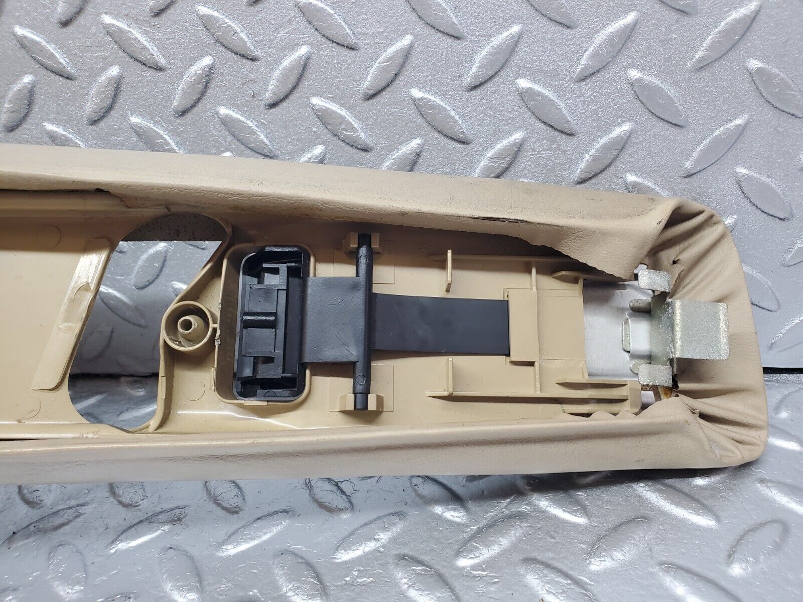 45766 Mercedes-Benz W126 420SE B Pillar Cover Left Side Beige 1246920122