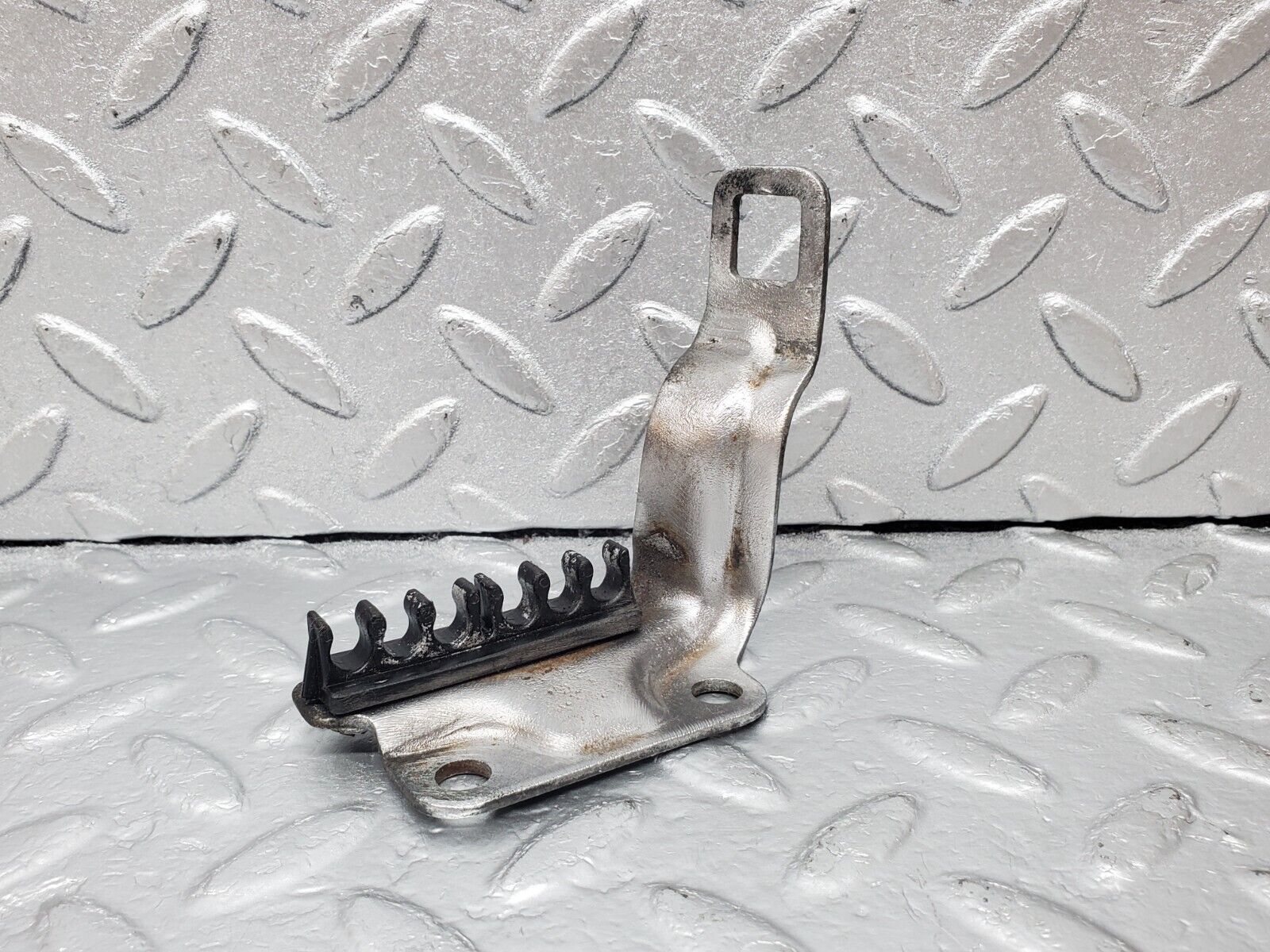 45445 Mercedes-Benz 280E M110.988 Accelerator Cable & Ignition Leads Holder 1101590540