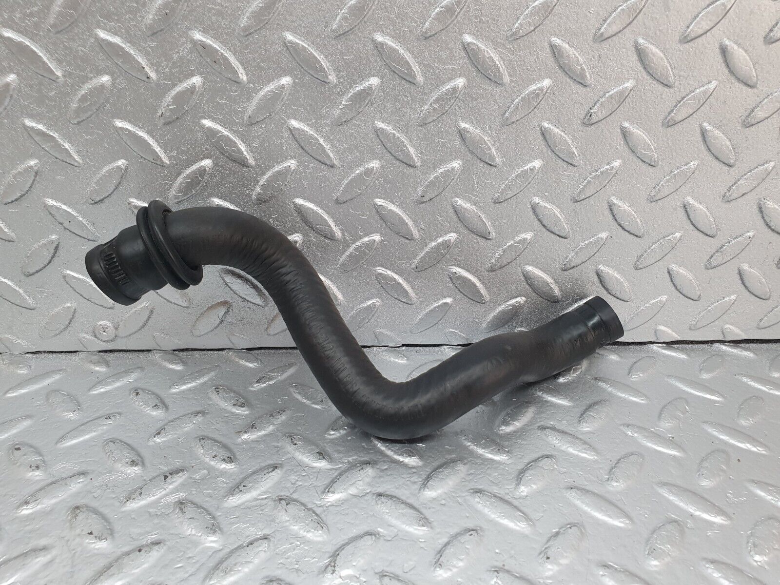 43682 Mercedes-Benz C126 380SEC Coupe Heater Hose Pipe 1268321094