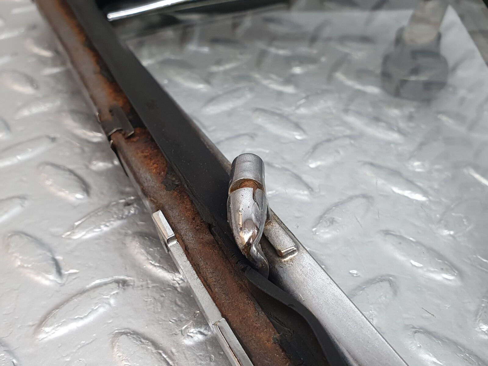 43225 Mercedes-Benz W108 280SE Front Right Quarter Window