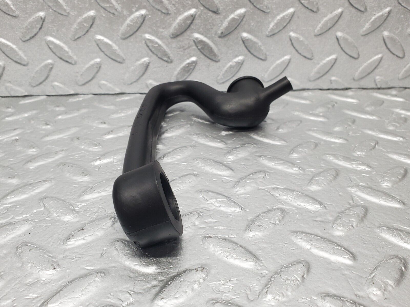 46427 Mercedes-Benz C123 280CE Coupe Crankcase Breather Hose Pipe 1100942482