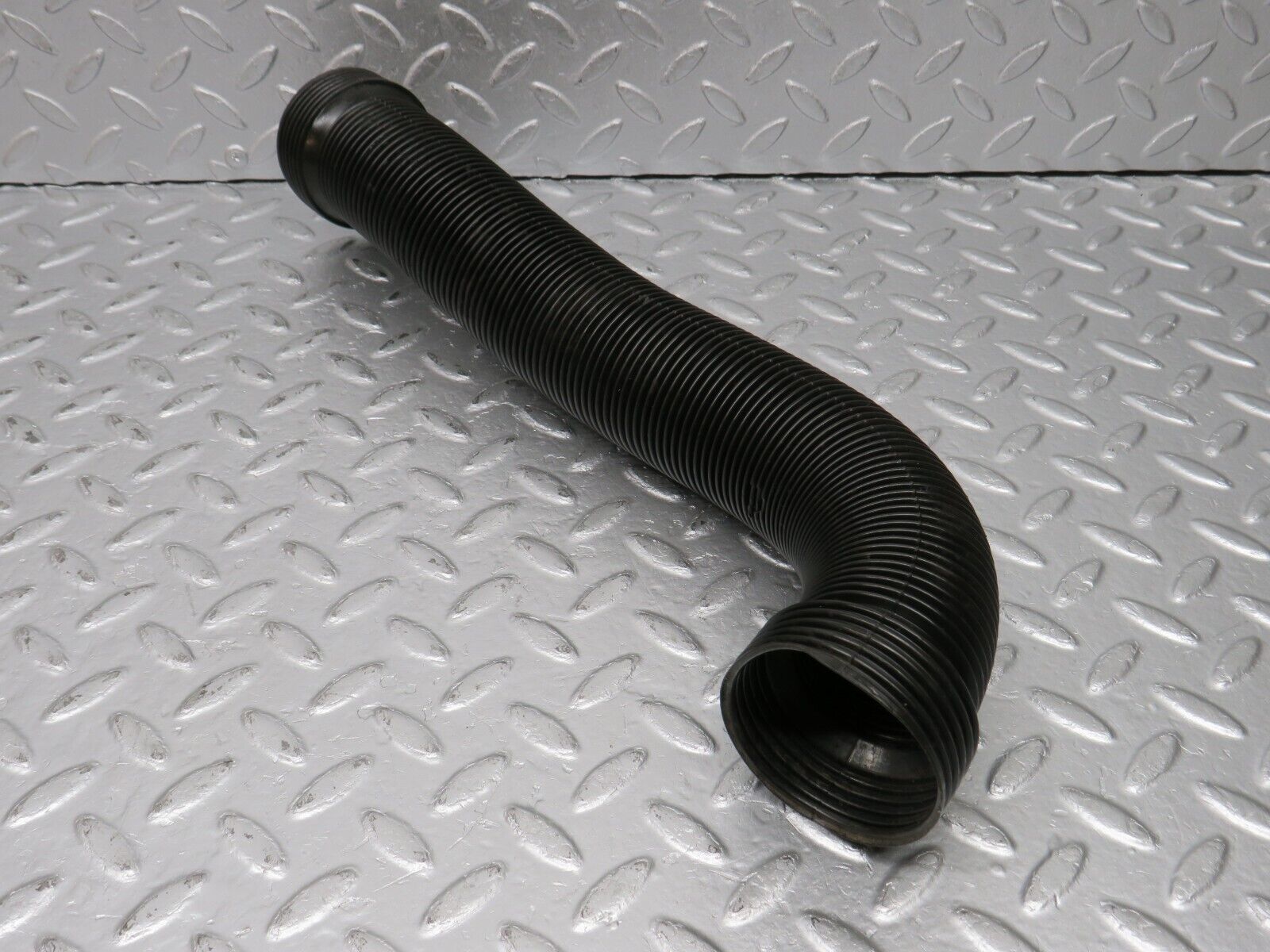 39905 Mercedes-Benz R107 350SL Air Duct Pipe Hose