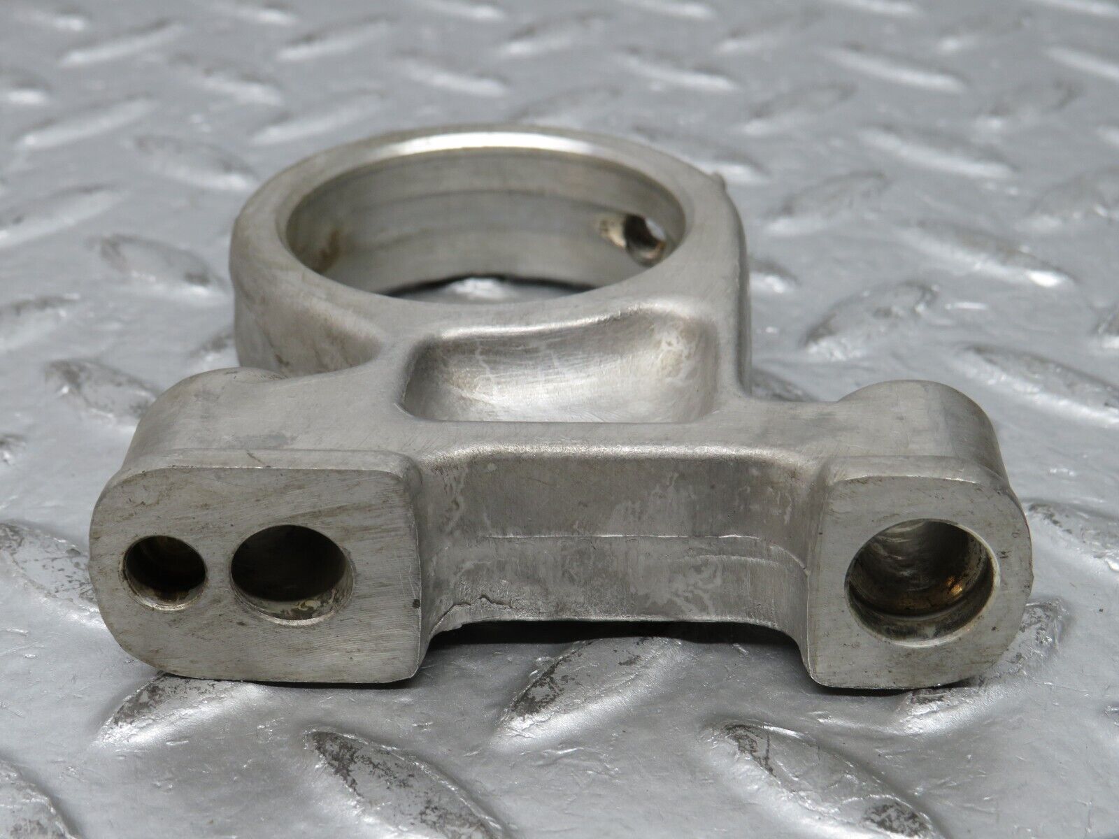 32800 Mercedes-Benz C107 R107 350 V8 Camshaft Tower Bearing 1160512112