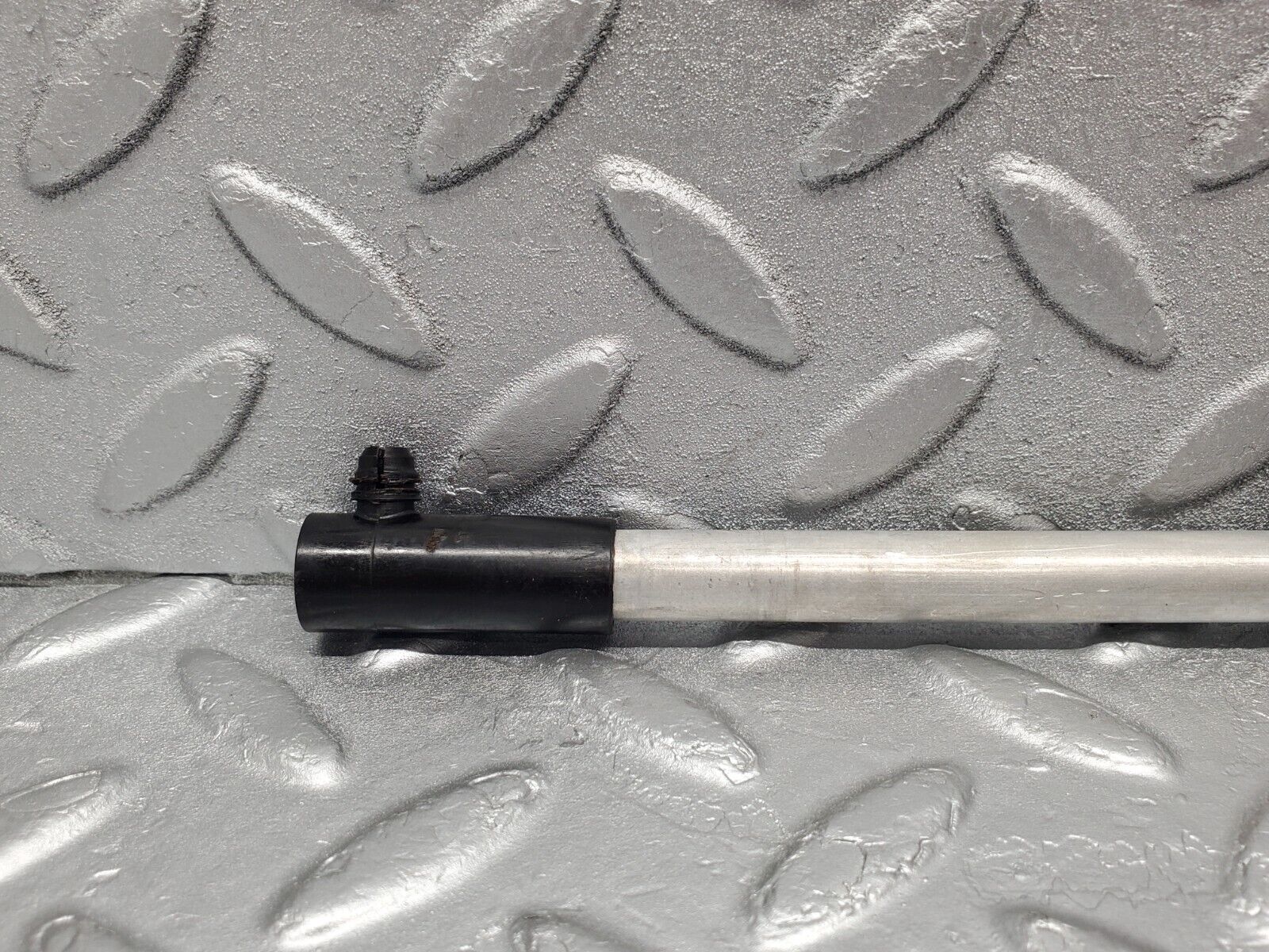 46279 Mercedes-Benz W126 420SE Camshaft Oil Tube