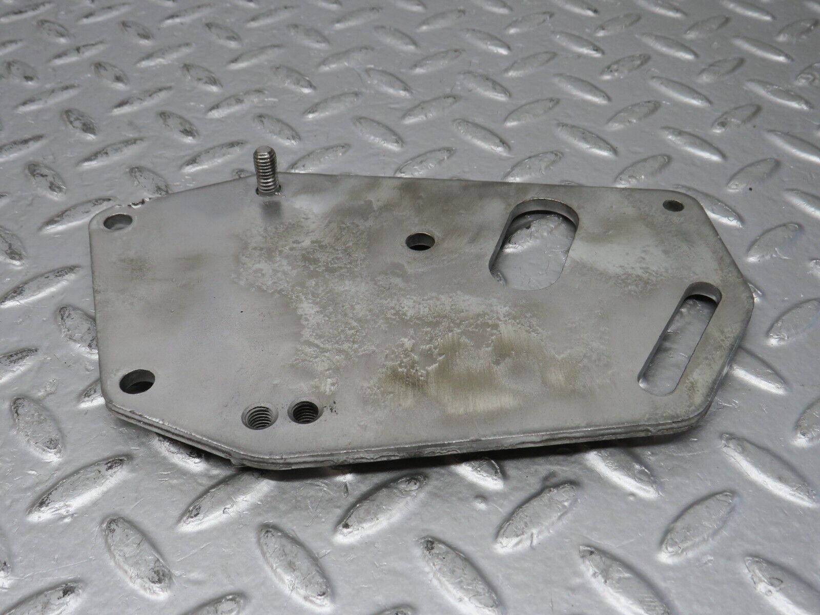 32854 Mercedes-Benz C107 R107 350 V8 Power Steering Pump Bracket