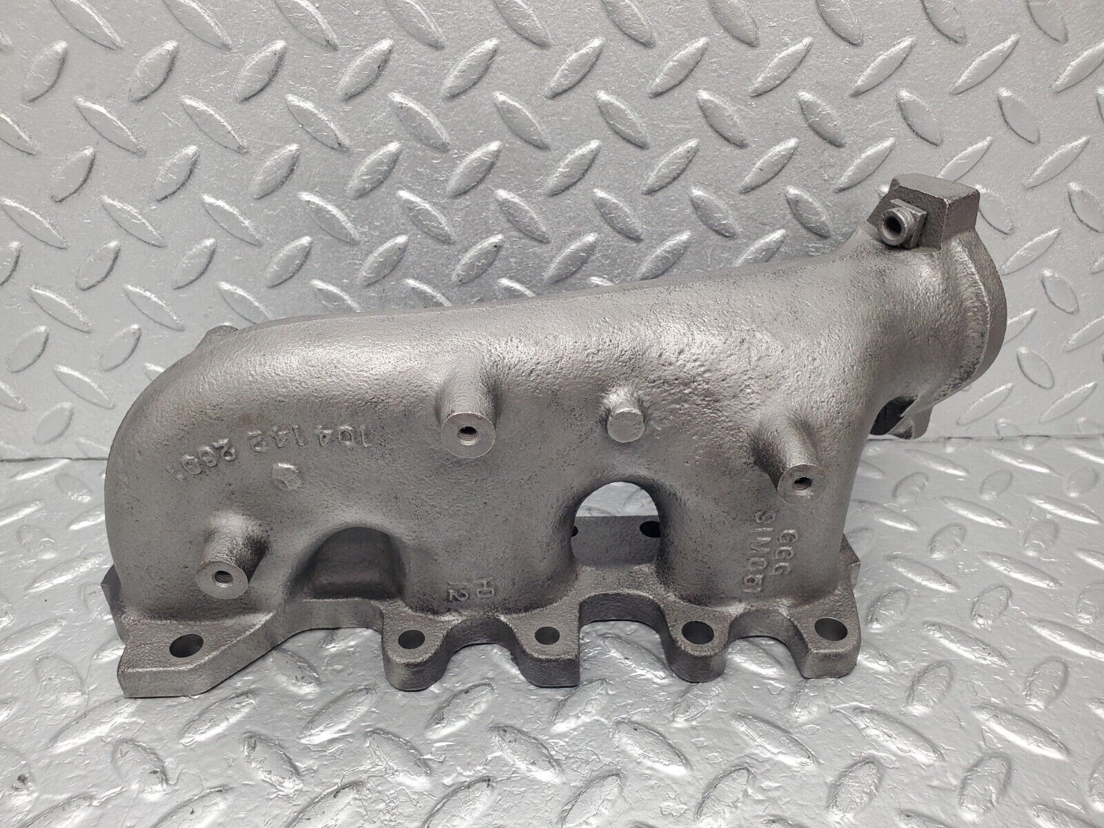 46165 Mercedes-Benz W124 280E Exhaust Manifold Cylinder 1-3 1041422601