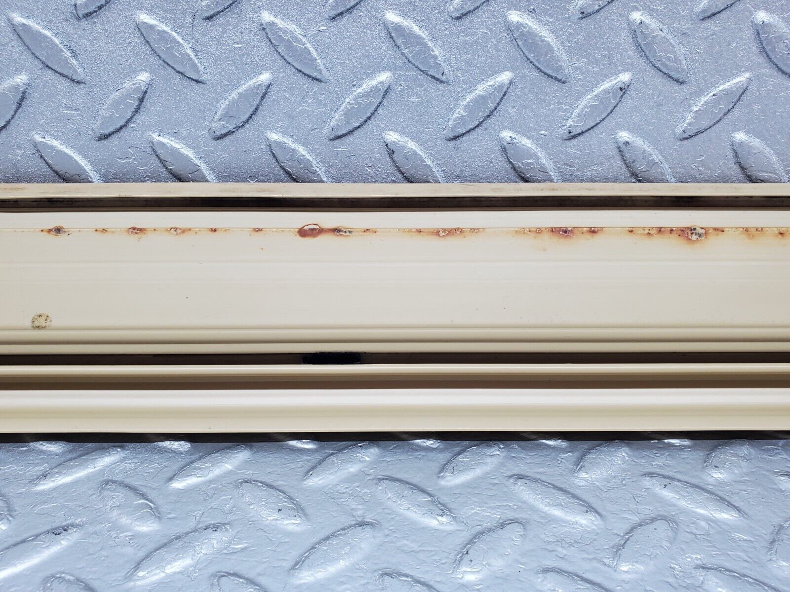 45483 Mercedes-Benz C123 230CE Coupe Left Door Sill Trim Beige