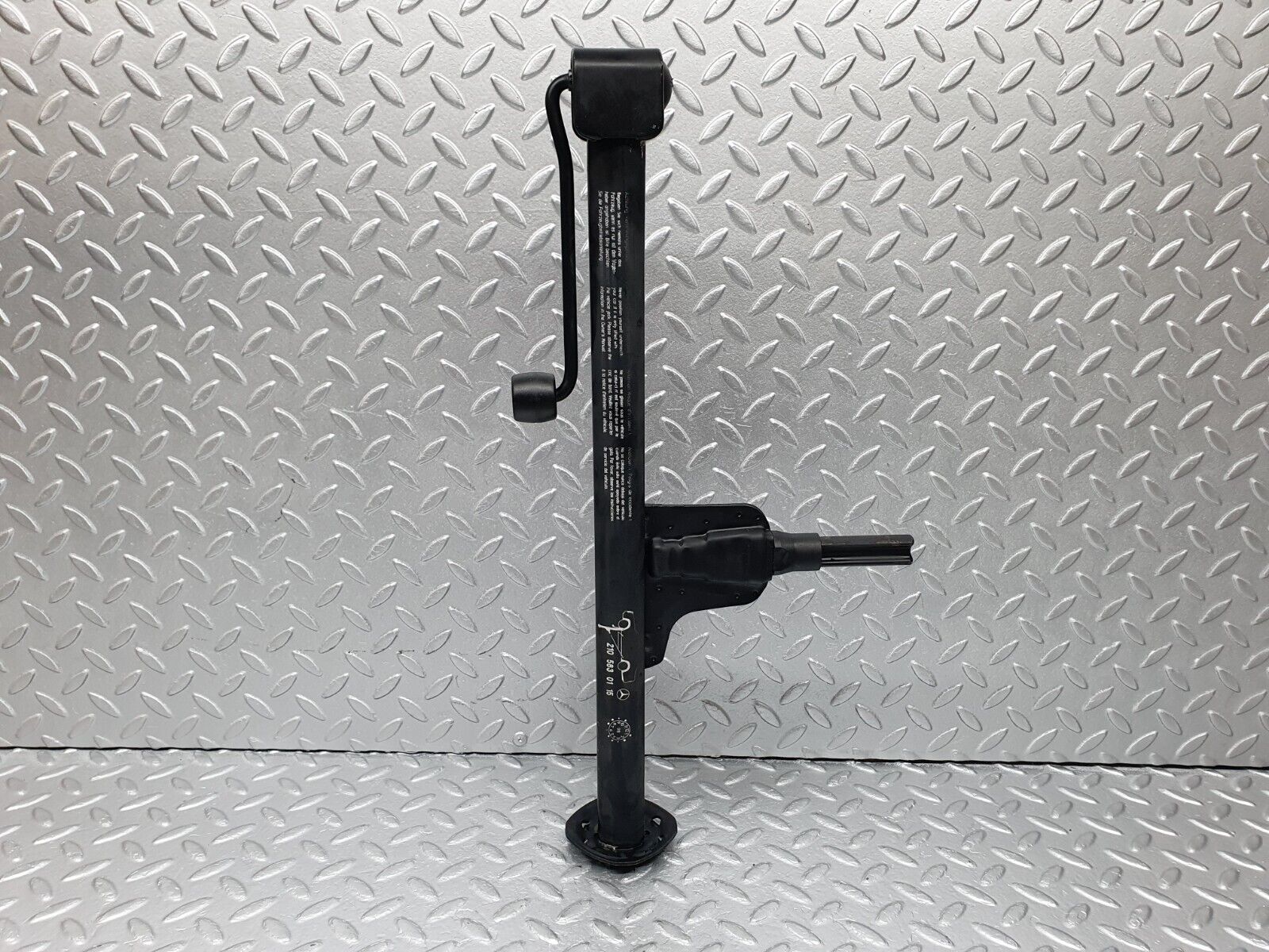 41785 Mercedes-Benz W202 C200 Car Jack 2105830115