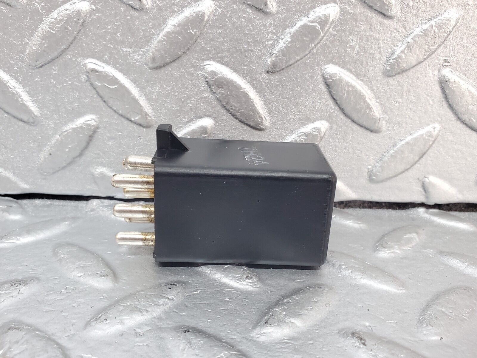 44357 Mercedes-Benz W123 280E Intermittent Wiper Relay 0008210863