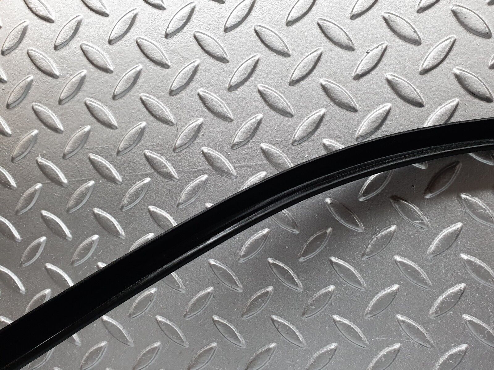 42087 Mercedes-Benz W202 C200 Front Left Door Window Frame Cover 2027250171