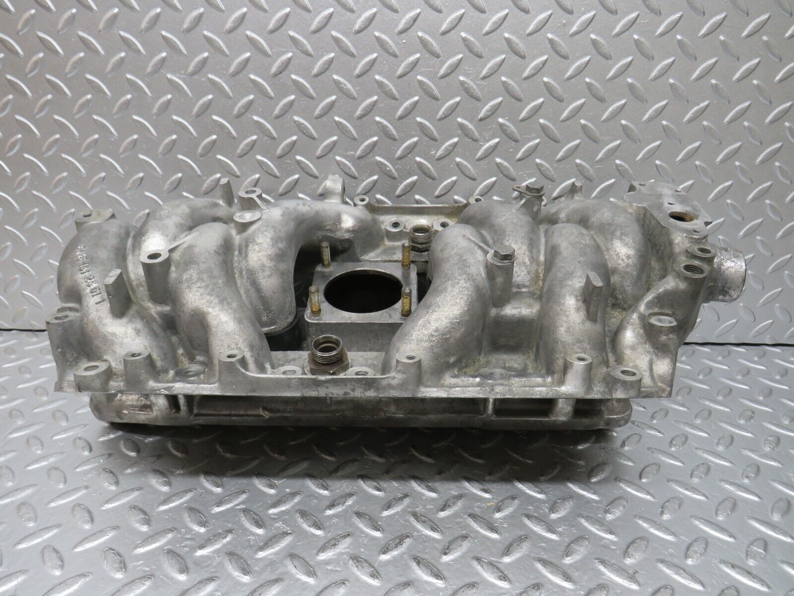 32814 Mercedes-Benz C107 R107 350 V8 Air Intake Manifold 1161412501