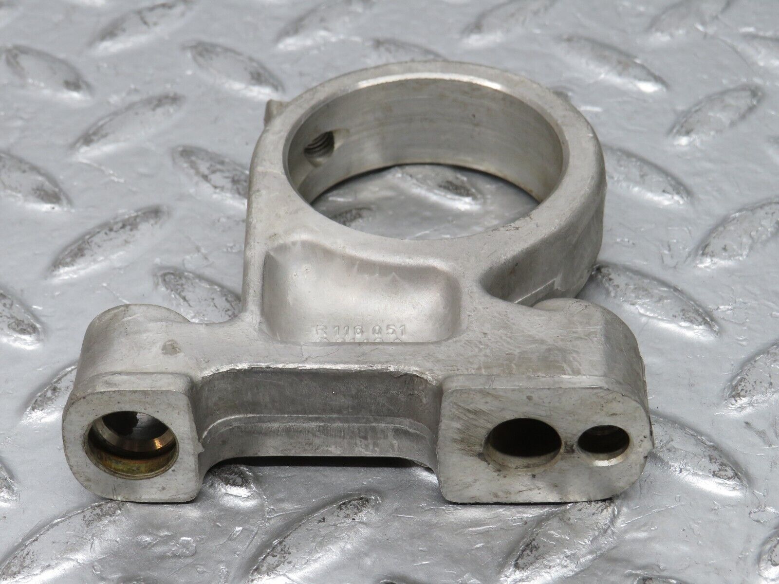 32799 Mercedes-Benz C107 R107 350 V8 Camshaft Tower Bearing 1160512112