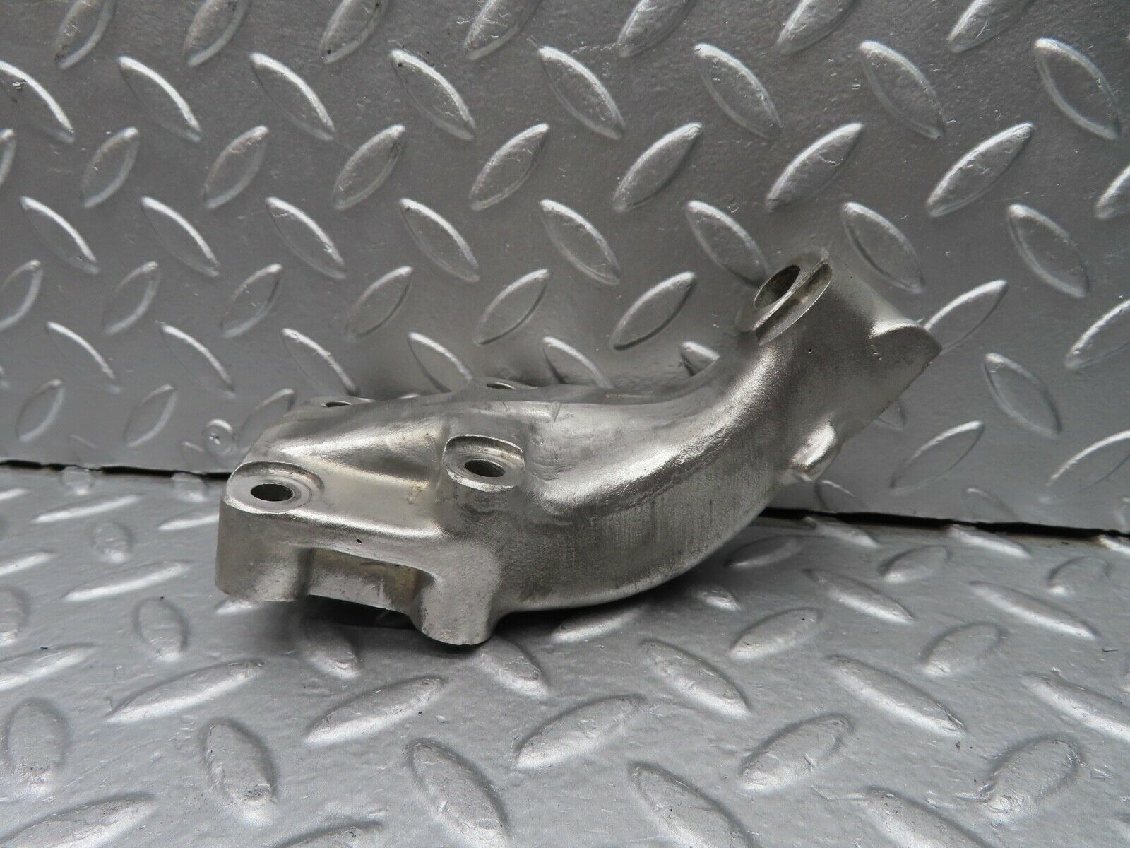 20633 Mercedes-Benz R107 450SL Engine Mount Bracket Left 1162232204