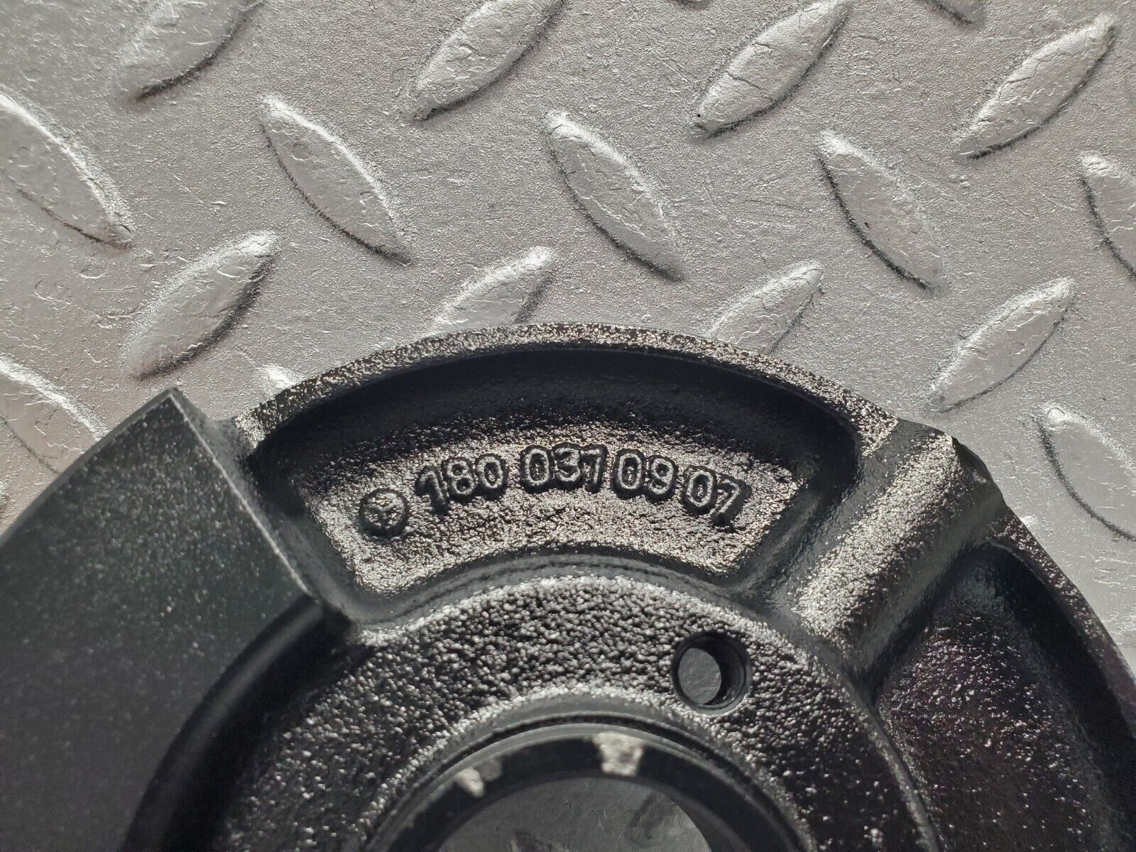 46579 Mercedes-Benz W105 PONTON Crankshaft Vibration Damper 1800310907