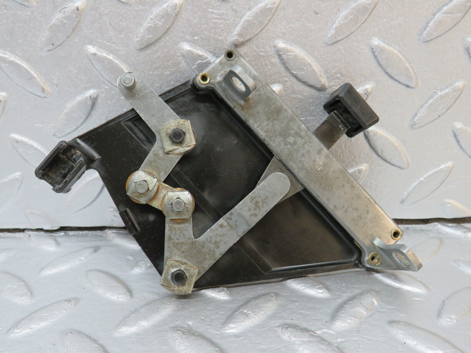 39832 Mercedes-Benz R107 350SL Air Vent Control Lever Right 1078300485