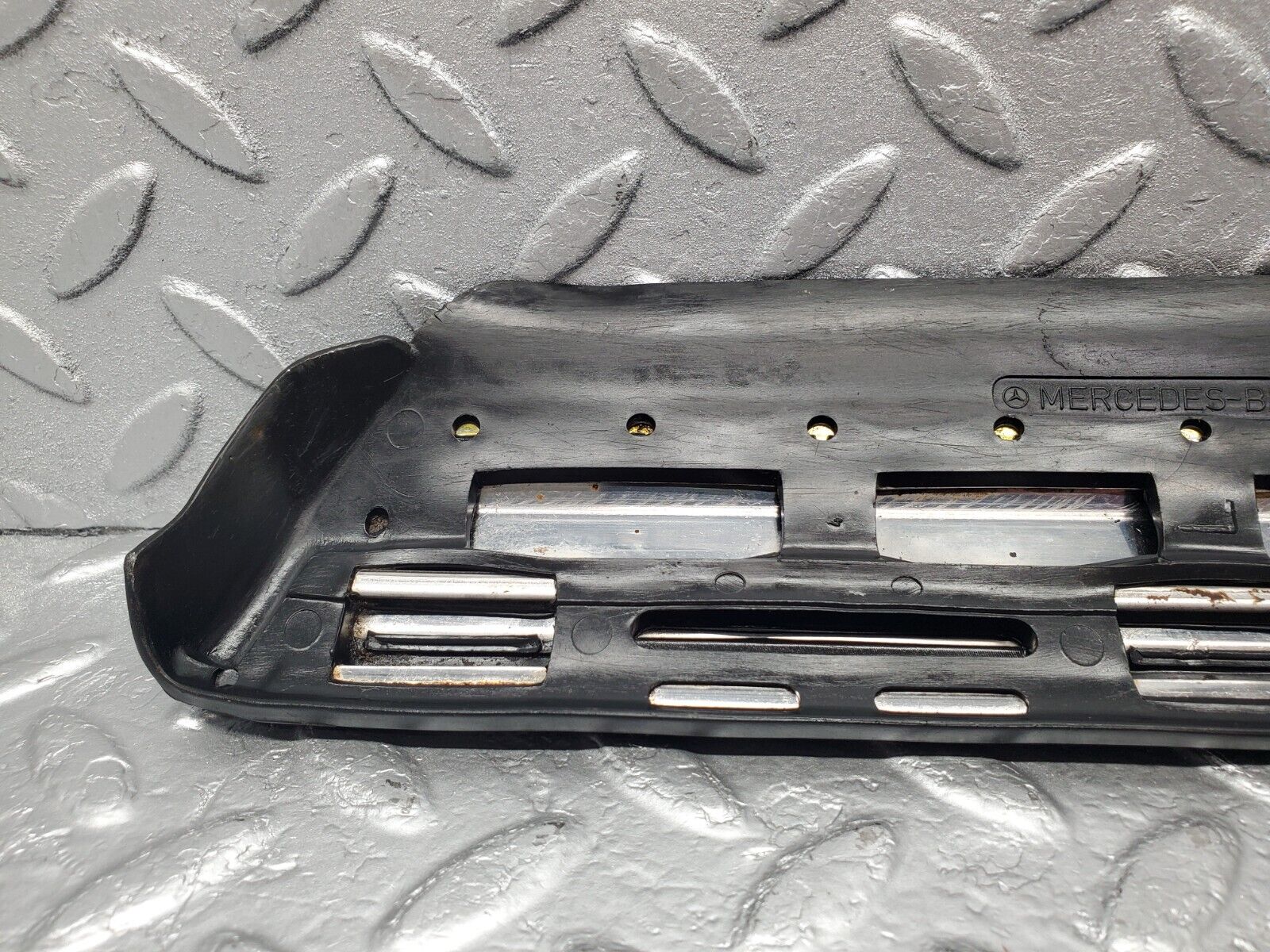 46423 Mercedes-Benz C123 280CE Coupe Front Left Fender Wing Lower Moulding Trim