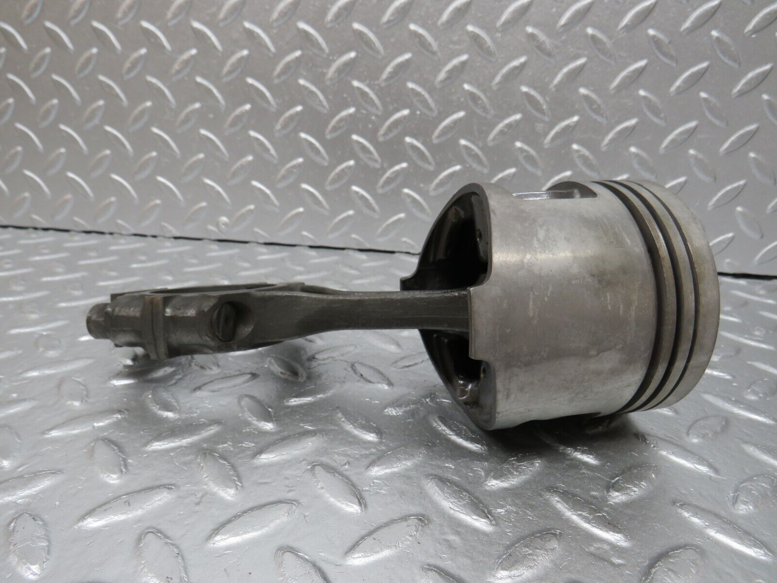 33037 Mercedes-Benz C107 R107 350 V8 Piston With Connecting Rod 92mm 11607