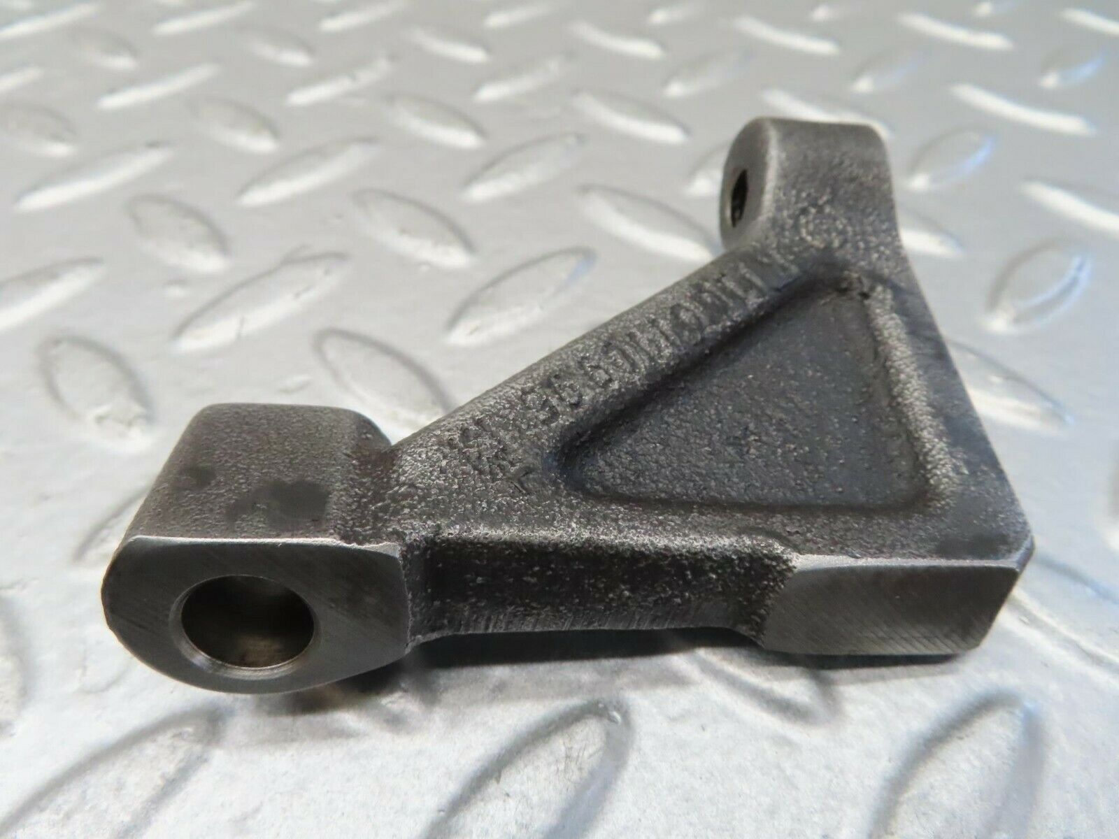 15677 Mercedes-Benz R107 450SL Engine Mount Bracket Pair 1160110895 1160110995